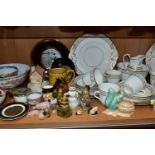 A GROUP OF CERAMICS, to include a twenty three piece tea set with gilt decoration (sd), a Beswick