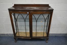 AN EARLY 20TH CENTURY OAK DISPLAY CABINET, on ball and claw feet, width 120cm x depth 34cm x