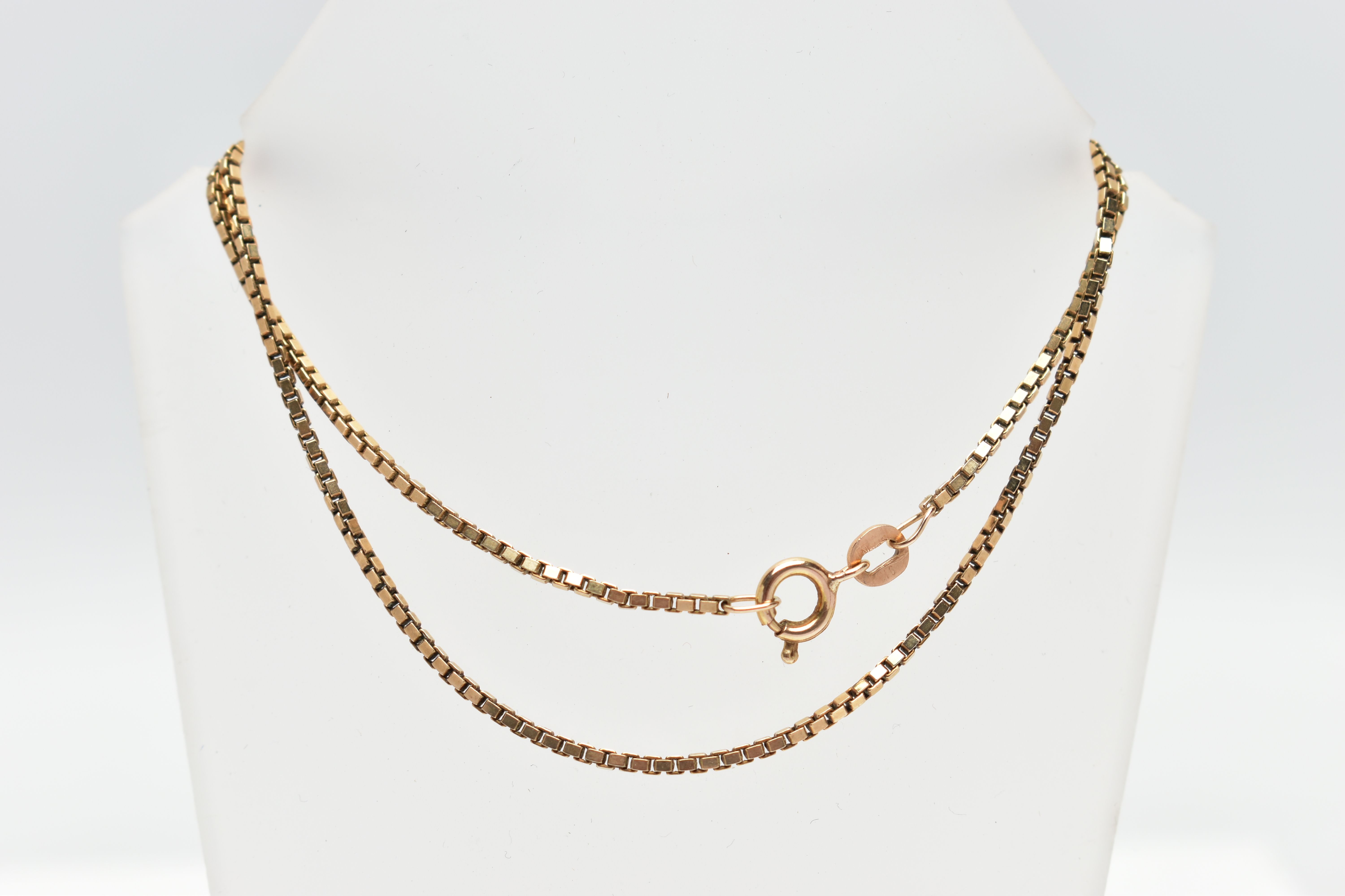 A 9CT GOLD CHAIN NECKLACE, a fine box link chain, approximate chain length 380mm, fitted with a