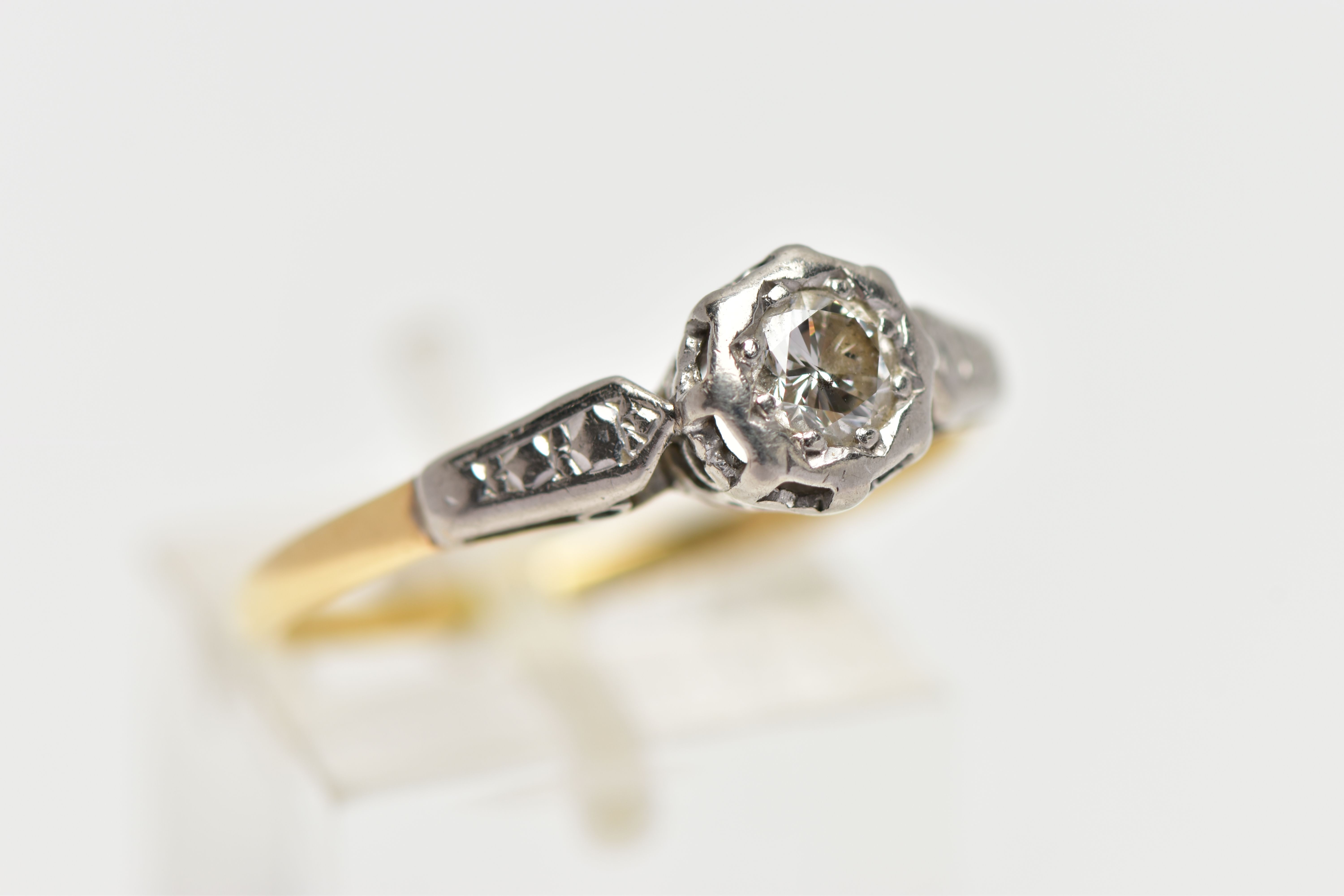 A YELLOW METAL DIAMOND SINGLE STONE RING, the brilliant cut diamond star set, to the tapered - Image 4 of 4