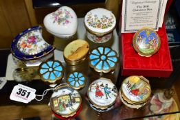 A GROUP OF TRINKET BOXES, to include a boxed Halcyon Days Christmas 2000 enamel trinket box, three