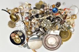 A BAG OF ASSORTED ITEMS, to include a selection of yellow and white metal jewellery items, beaded