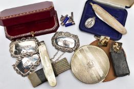 AN ASSORTMENT OF SILVER ITEMS, to include three decanter labels, hallmarked 'Bishton's Ltd'