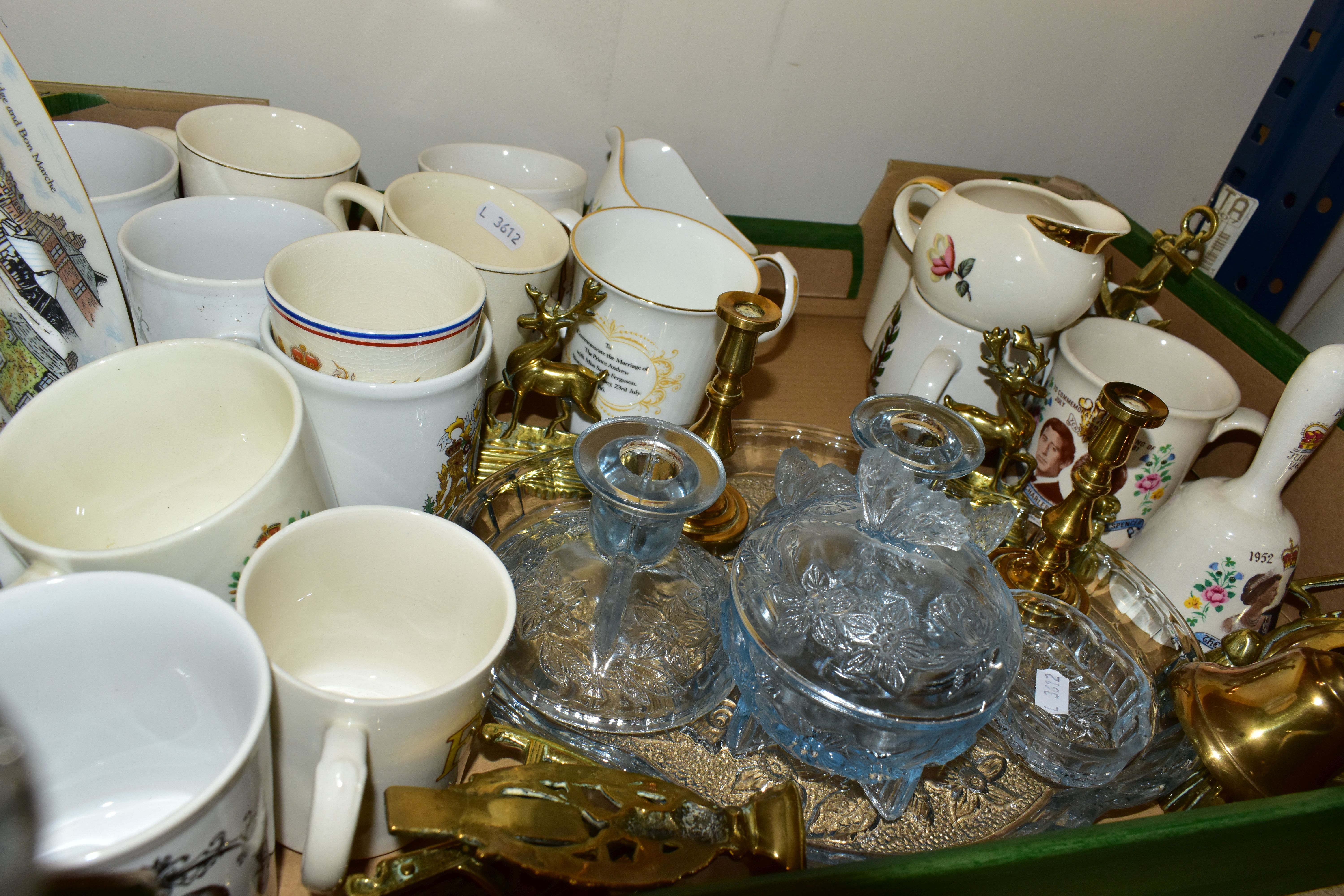 ONE BOX OF METALWARE AND CERAMICS, to include a set of Librasco kitchen scales with two brass pans - Image 4 of 5