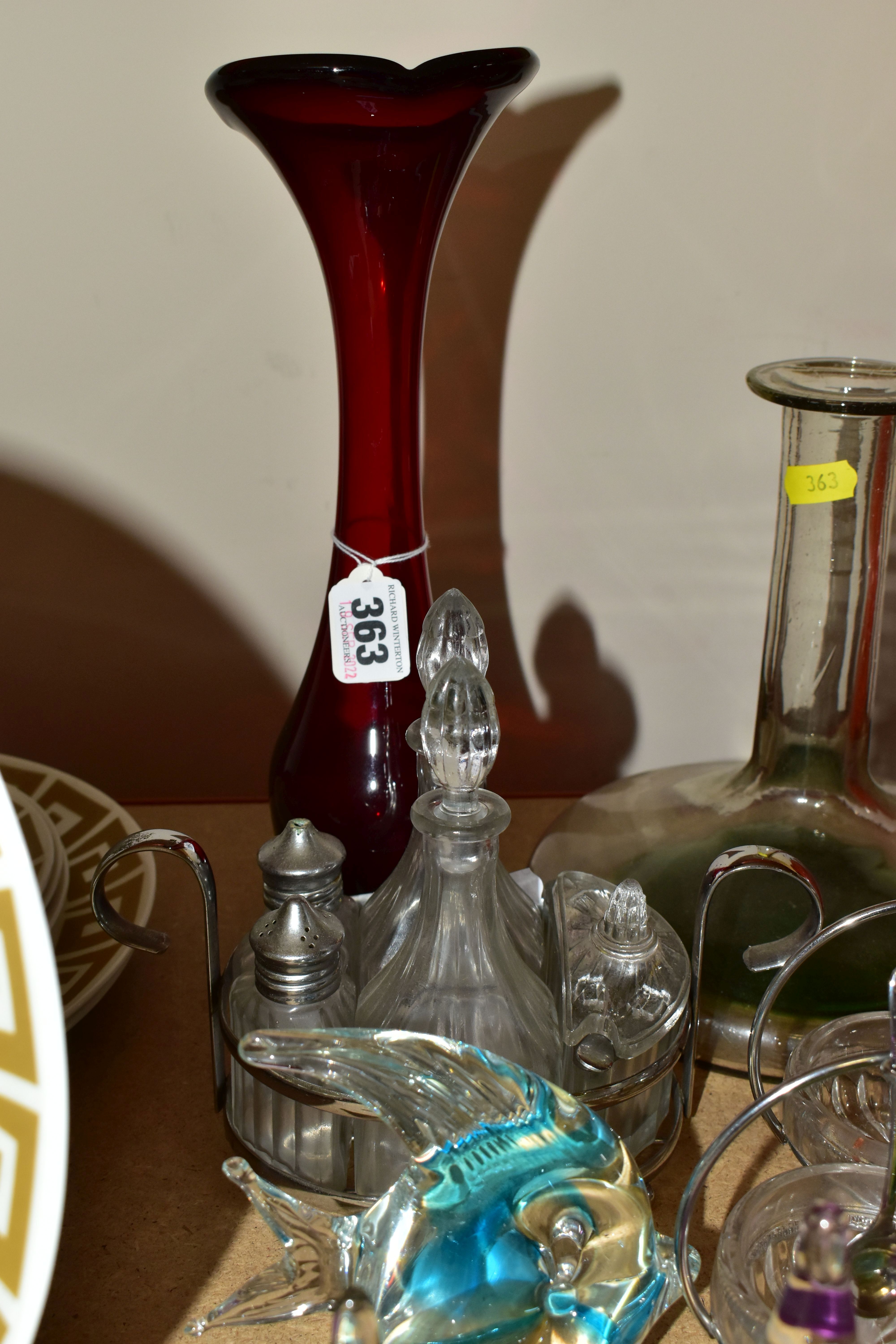 A GROUP OF COLOURED GLASS comprising a modern cranberry vase, height 30cm, a clear flat based vase - Image 6 of 7