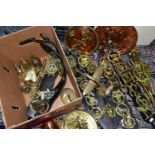 A BOX OF COPPER AND BRASS WARES ETC, to include six leather straps with attached horse brasses,