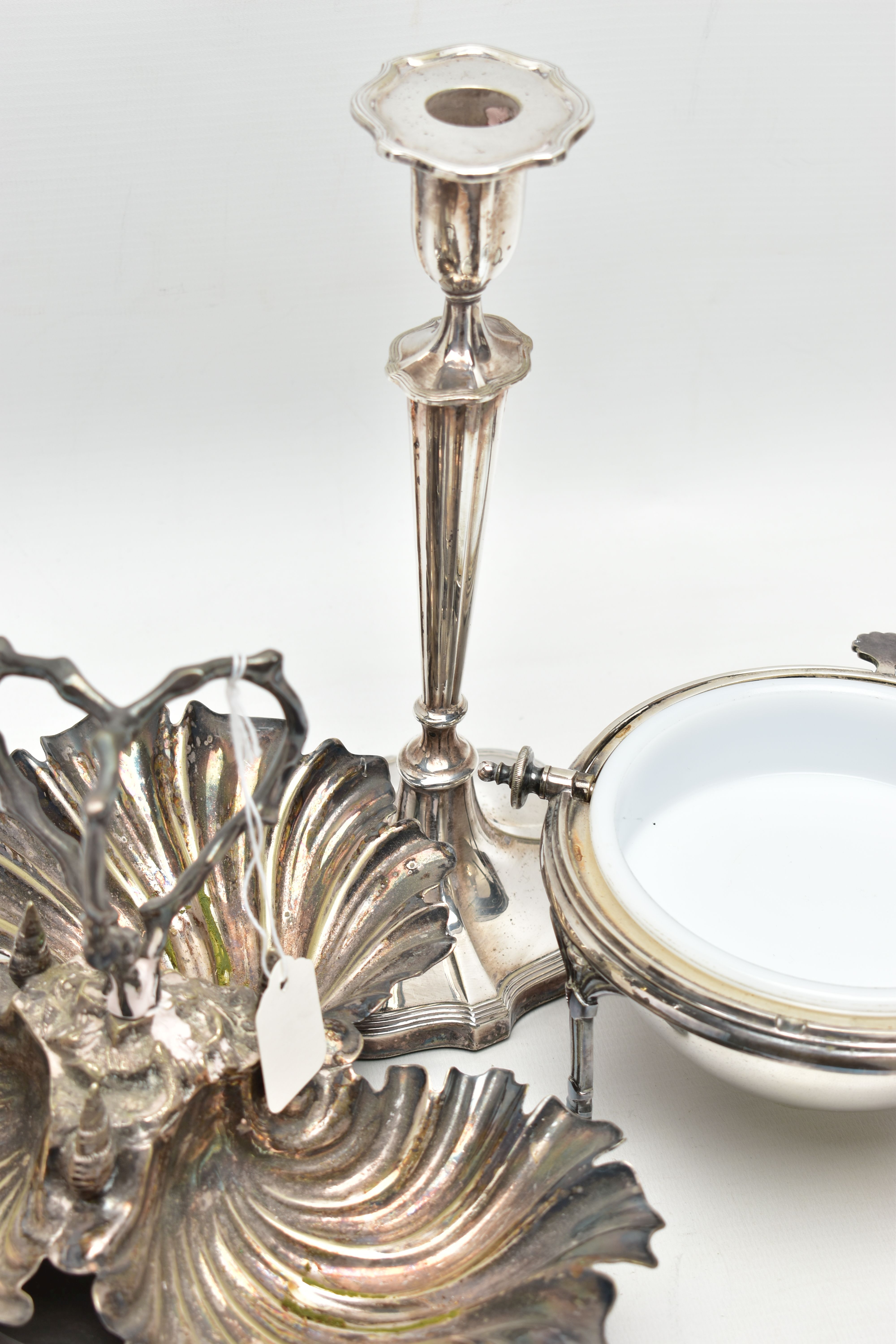 A BOX OF ASSORTED WHITE METAL TABLEWARE, to include a pair of tall candle sticks, white metal - Image 5 of 5