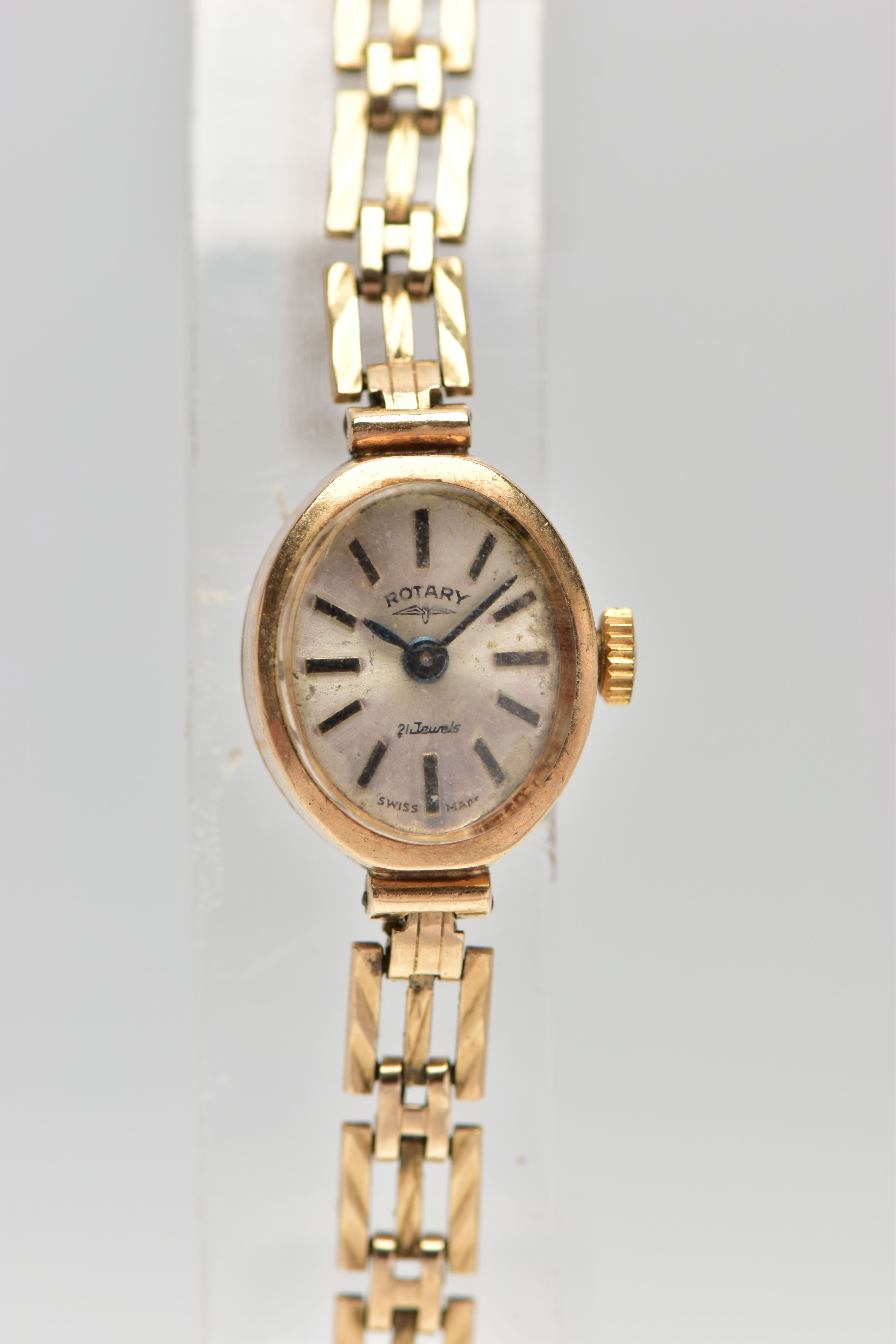 A LADIES 9CT GOLD ROTARY WRISTWATCH, the oval grey dial, with baton hourly markers, dial signed '