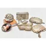 A SELECTION OF SILVER AND WHITE METAL ITEMS, to include a late Georgian silver snuff box, hallmarked