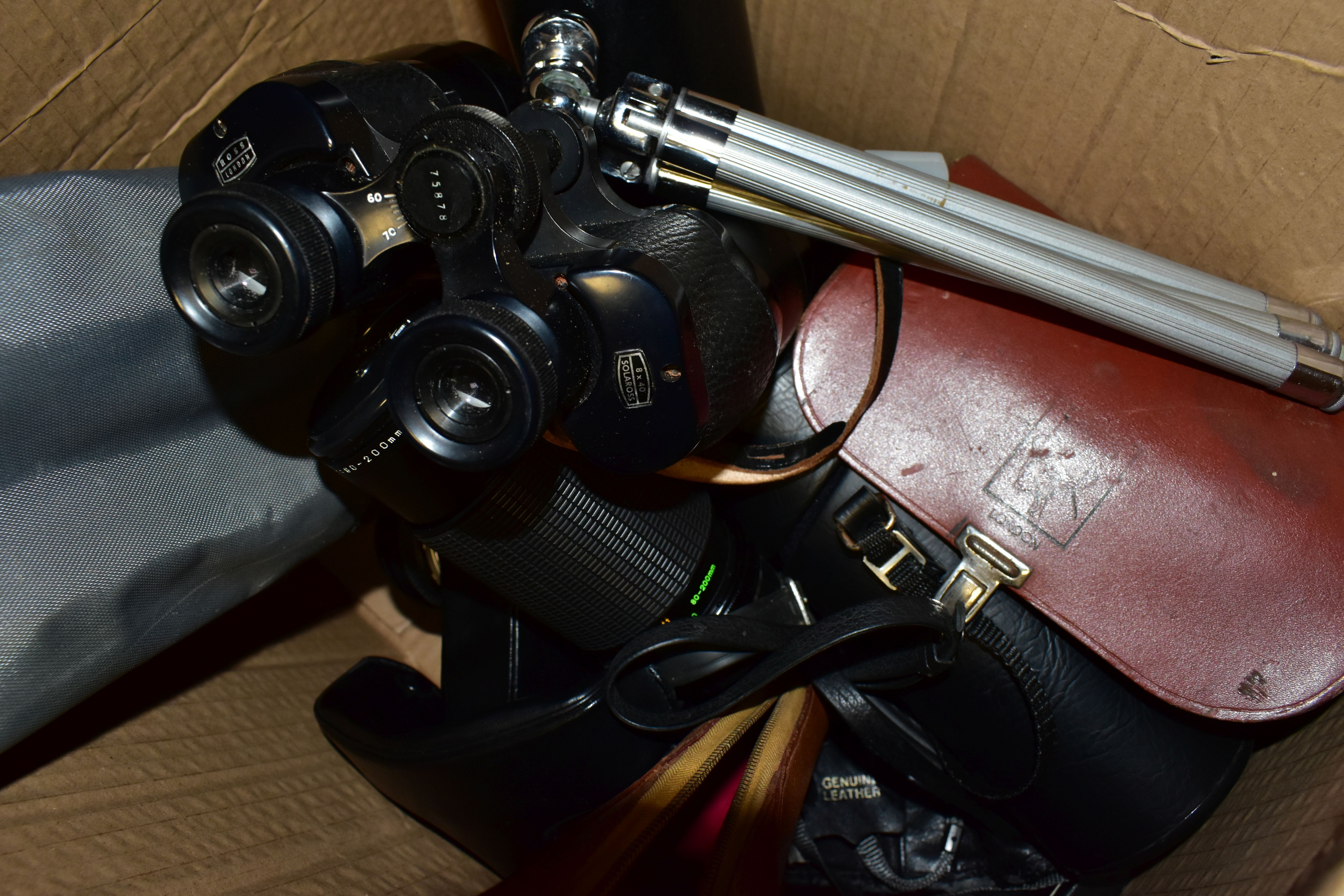 A BOX OF OPTICAL AND PHOTOGRAPHIC EQUIPMENT, to include a cased Opticron Polarex spotting scope with - Image 3 of 3