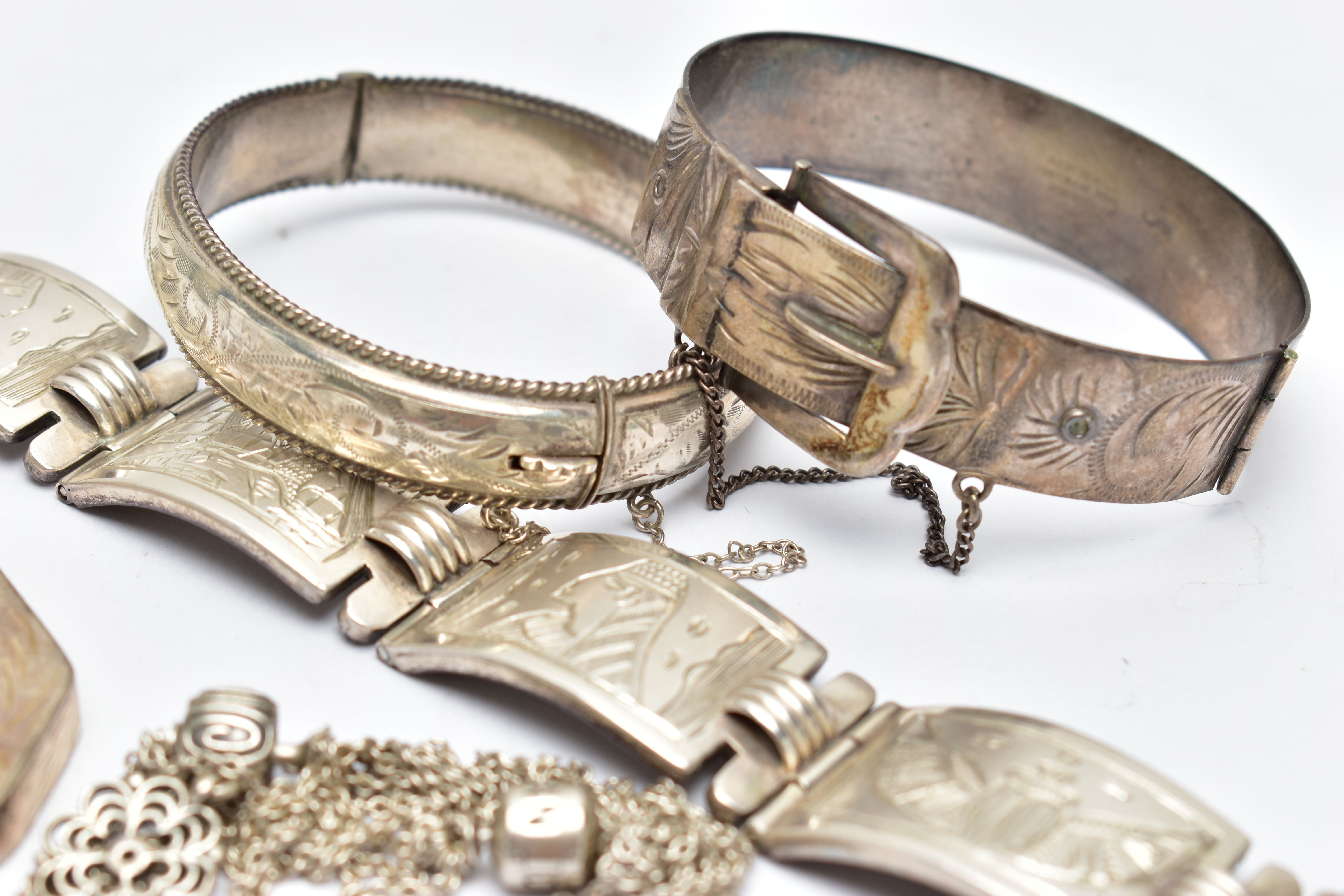 AN ASSORTMENT OF SILVER AND WHITE METAL JEWELLERY, to include a silver buckle bangle, hallmarked - Image 2 of 3