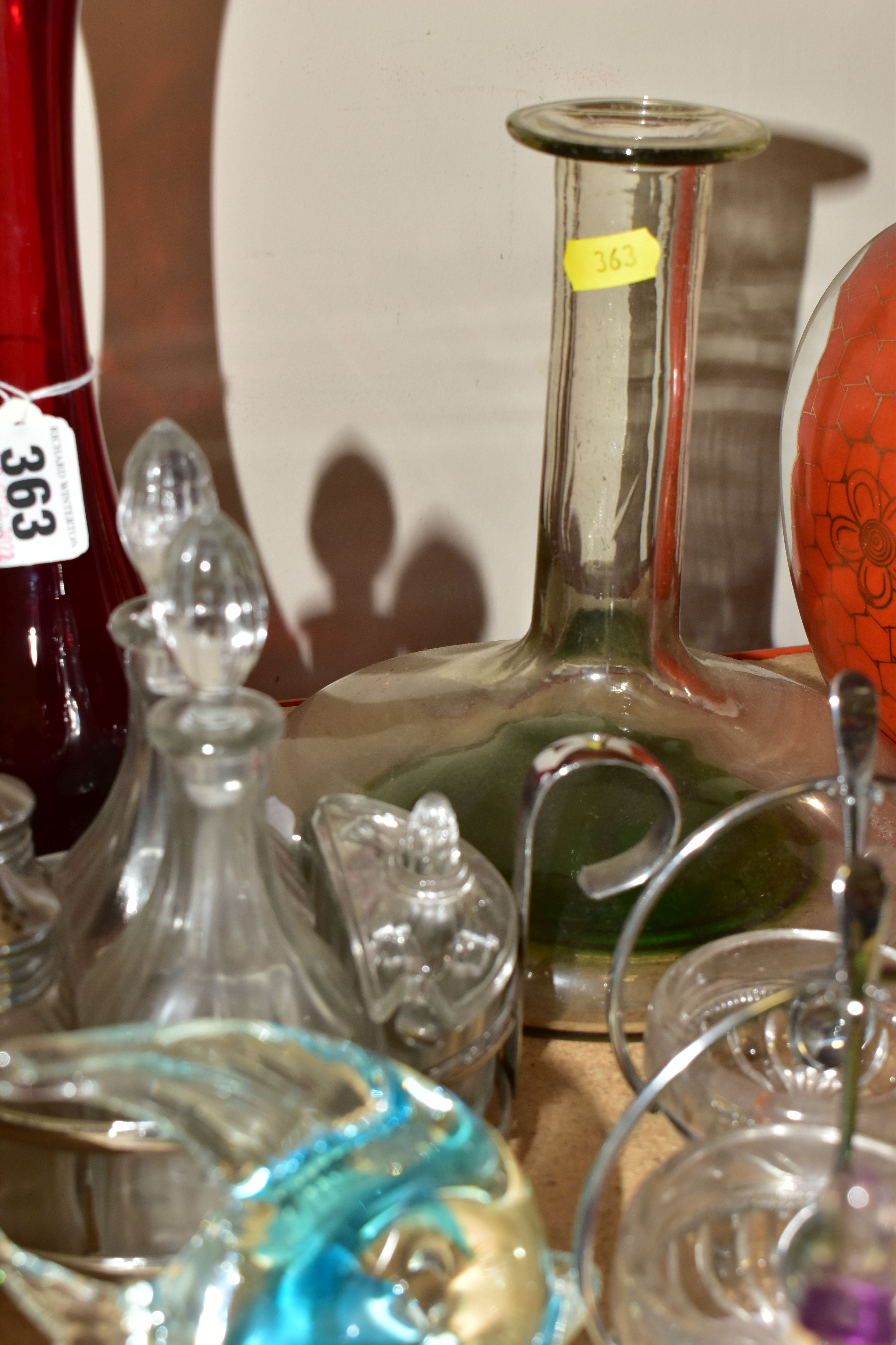 A GROUP OF COLOURED GLASS comprising a modern cranberry vase, height 30cm, a clear flat based vase - Image 7 of 7