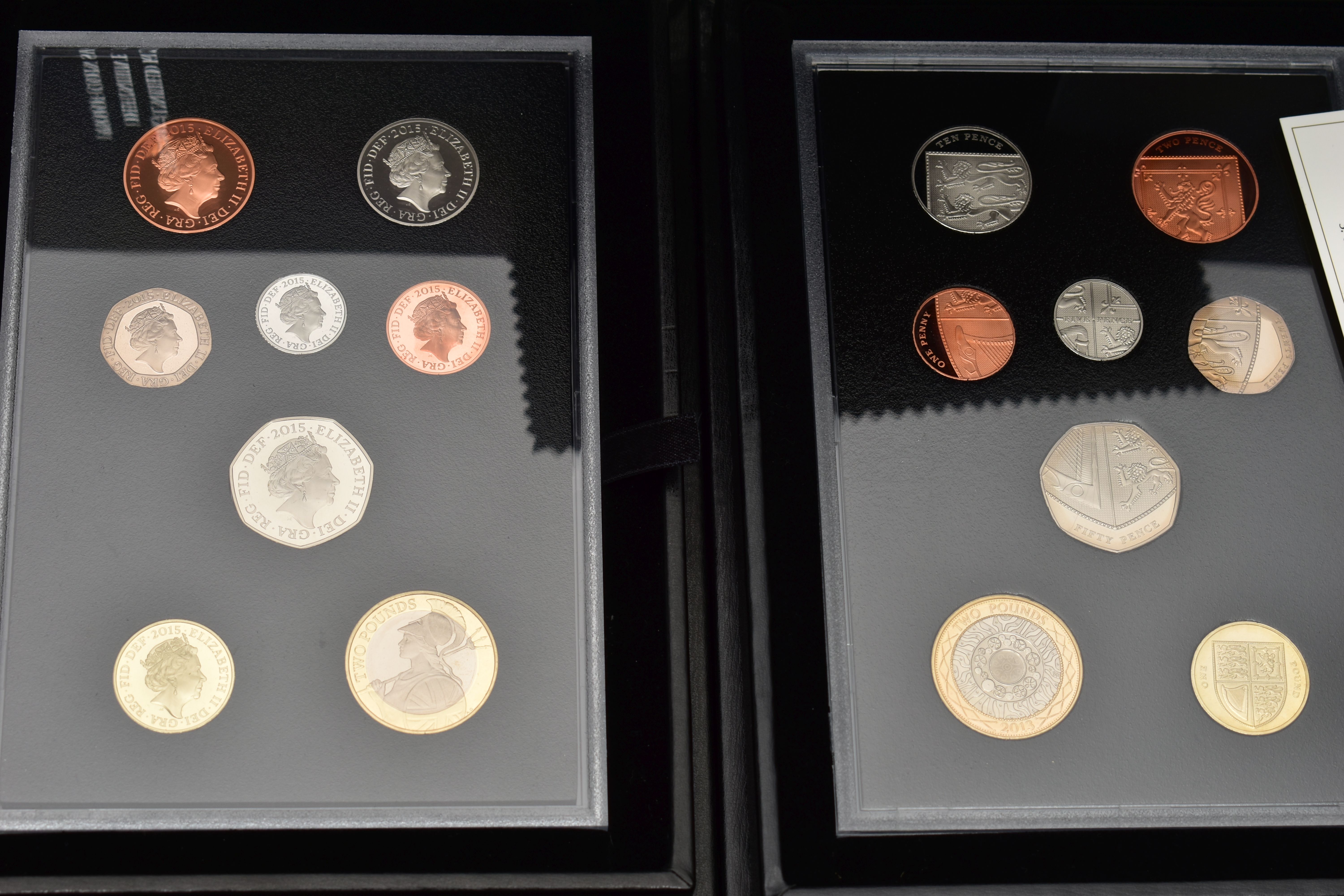 A COLLECTION OF ROYAL MINT PROOF COINS SETS AND OTHER COINS, to include 2015 set, another 2015 Chief - Image 4 of 9