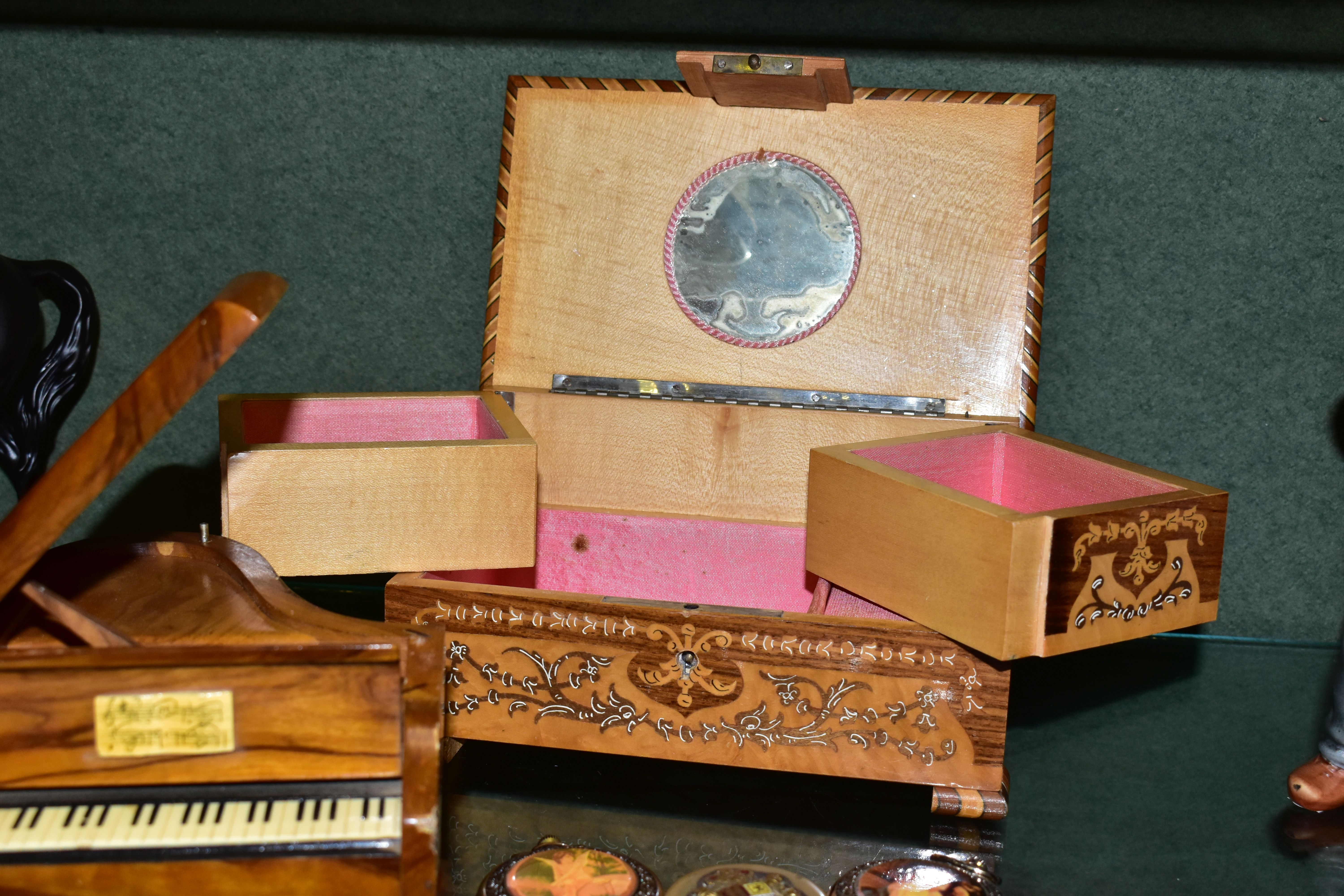 A SORRENTO INLAID MUSICAL JEWELLERY BOX, having inlaid detail, standing on four similar feet, - Image 4 of 6