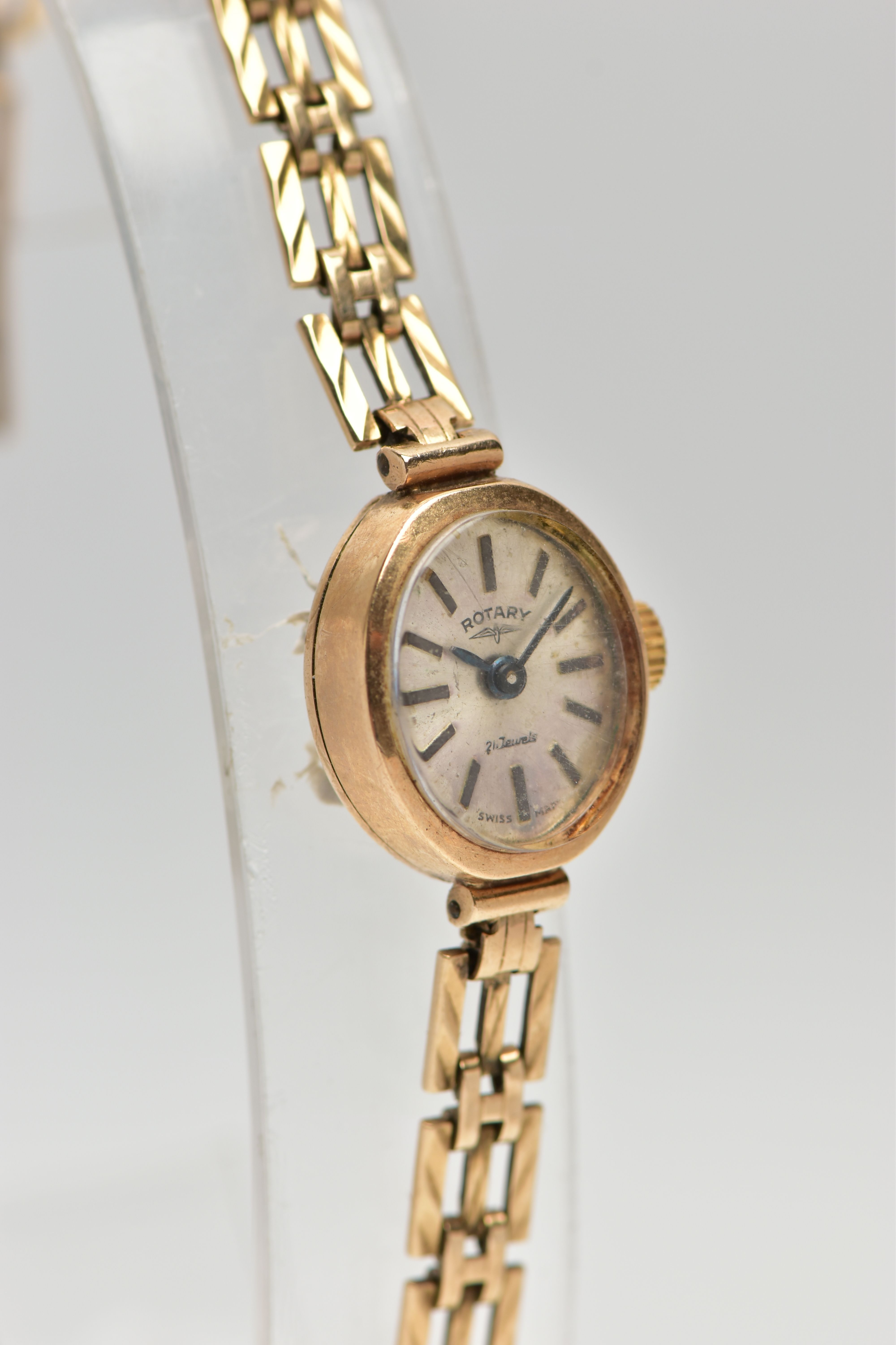 A LADIES 9CT GOLD ROTARY WRISTWATCH, the oval grey dial, with baton hourly markers, dial signed ' - Image 2 of 6