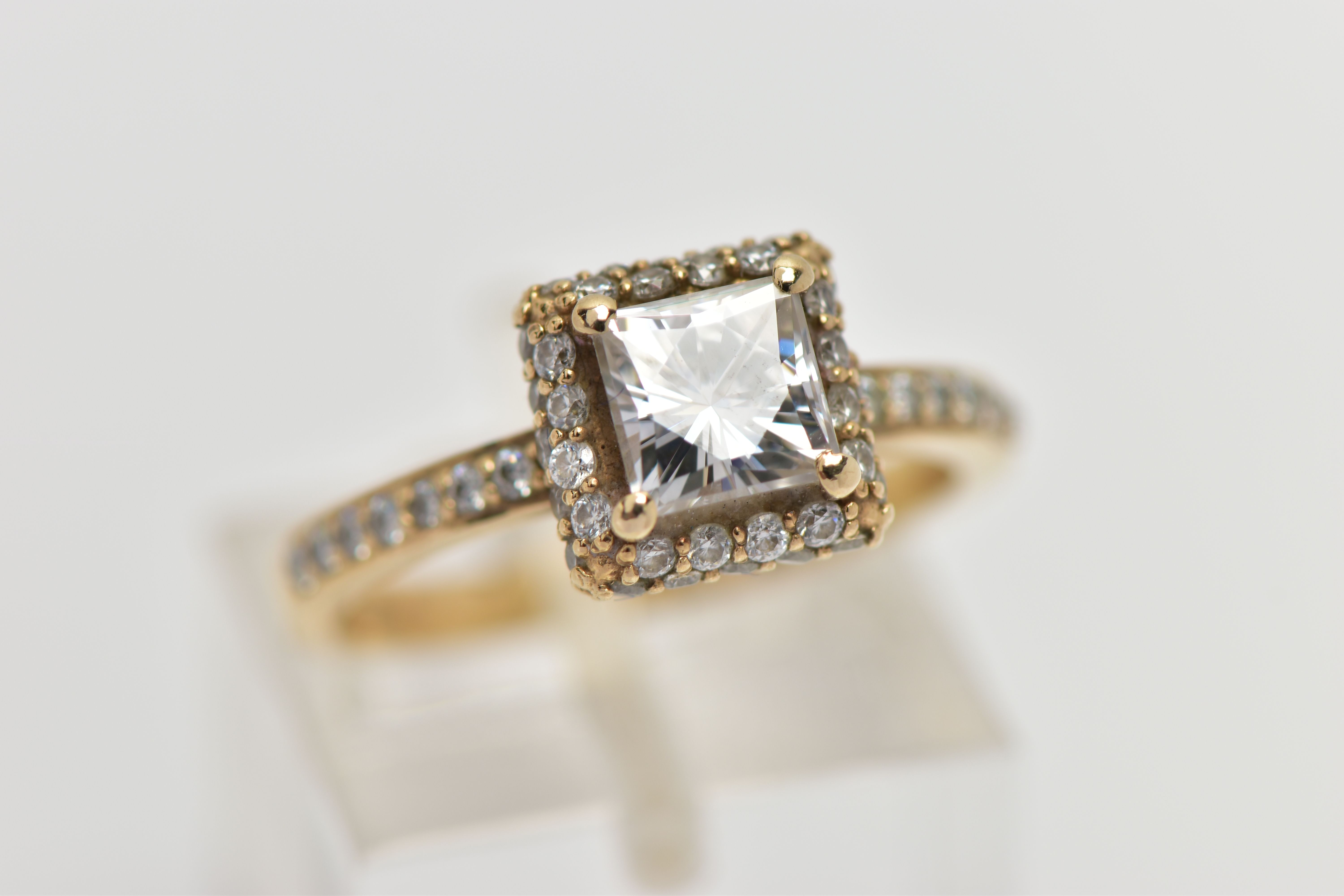 A 9CT GOLD SYNTHETIC MOISSANITE CLUSTER RING, hallmarked 9ct Birmingham, ring size L, approximate - Image 5 of 5