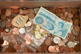 A SHOE BOX CONTAINING MOSTLY LATE 20th CENTURY 1P, 2P UK COINS