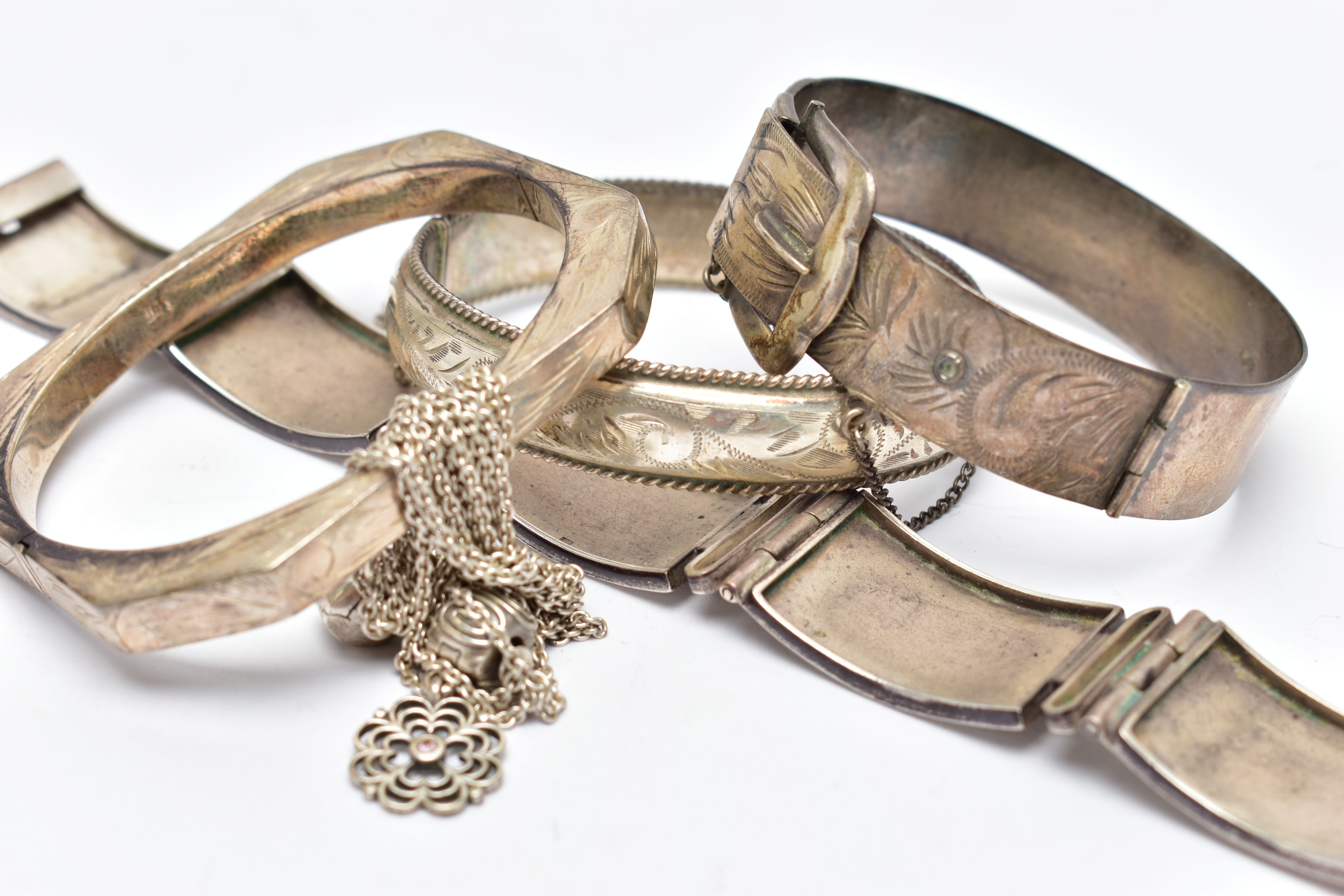 AN ASSORTMENT OF SILVER AND WHITE METAL JEWELLERY, to include a silver buckle bangle, hallmarked - Image 3 of 3