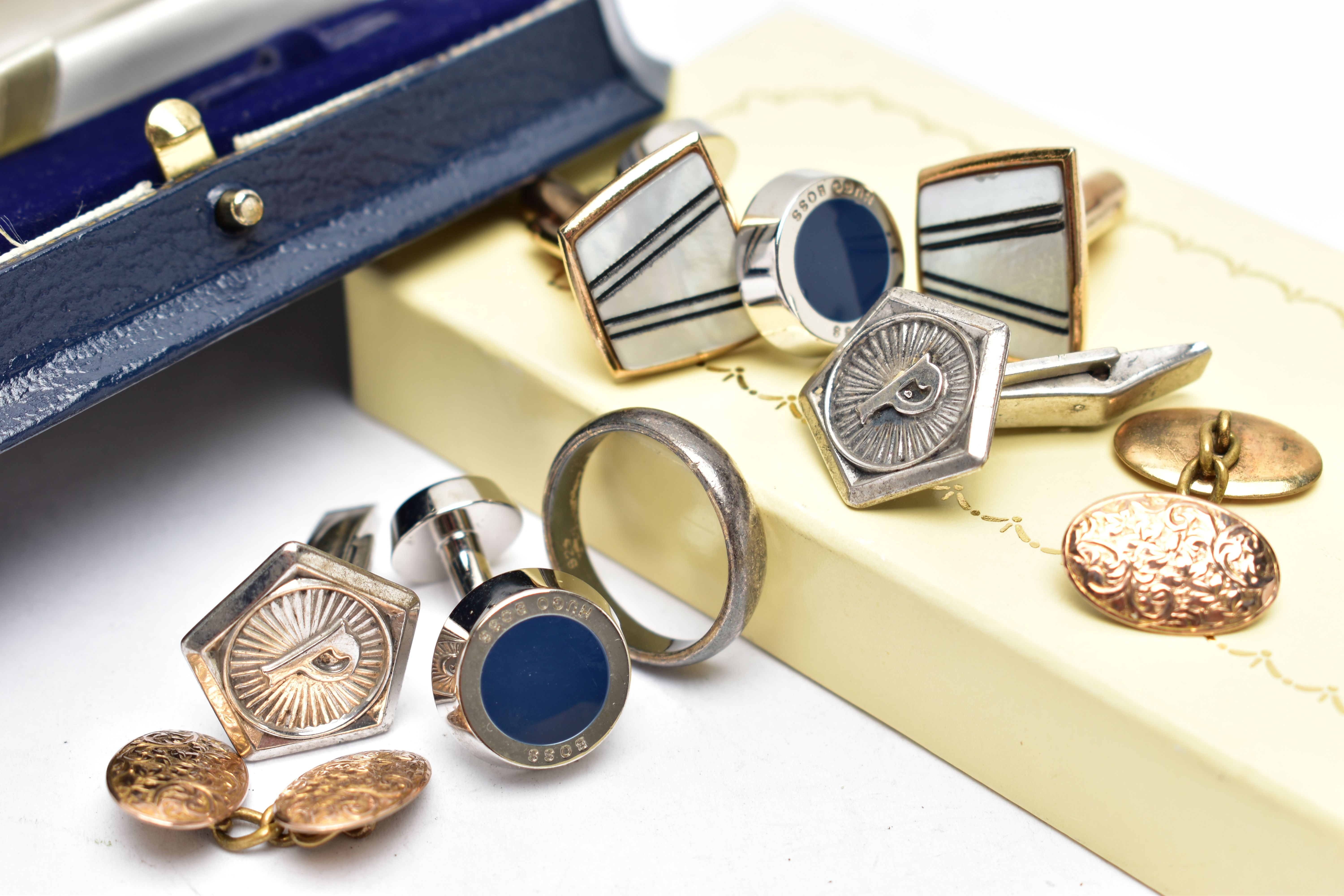 AN ASSORTMENT OF CUFFLINKS, a pair of yellow metal oval form chain link cufflinks, floral engraving, - Image 2 of 2