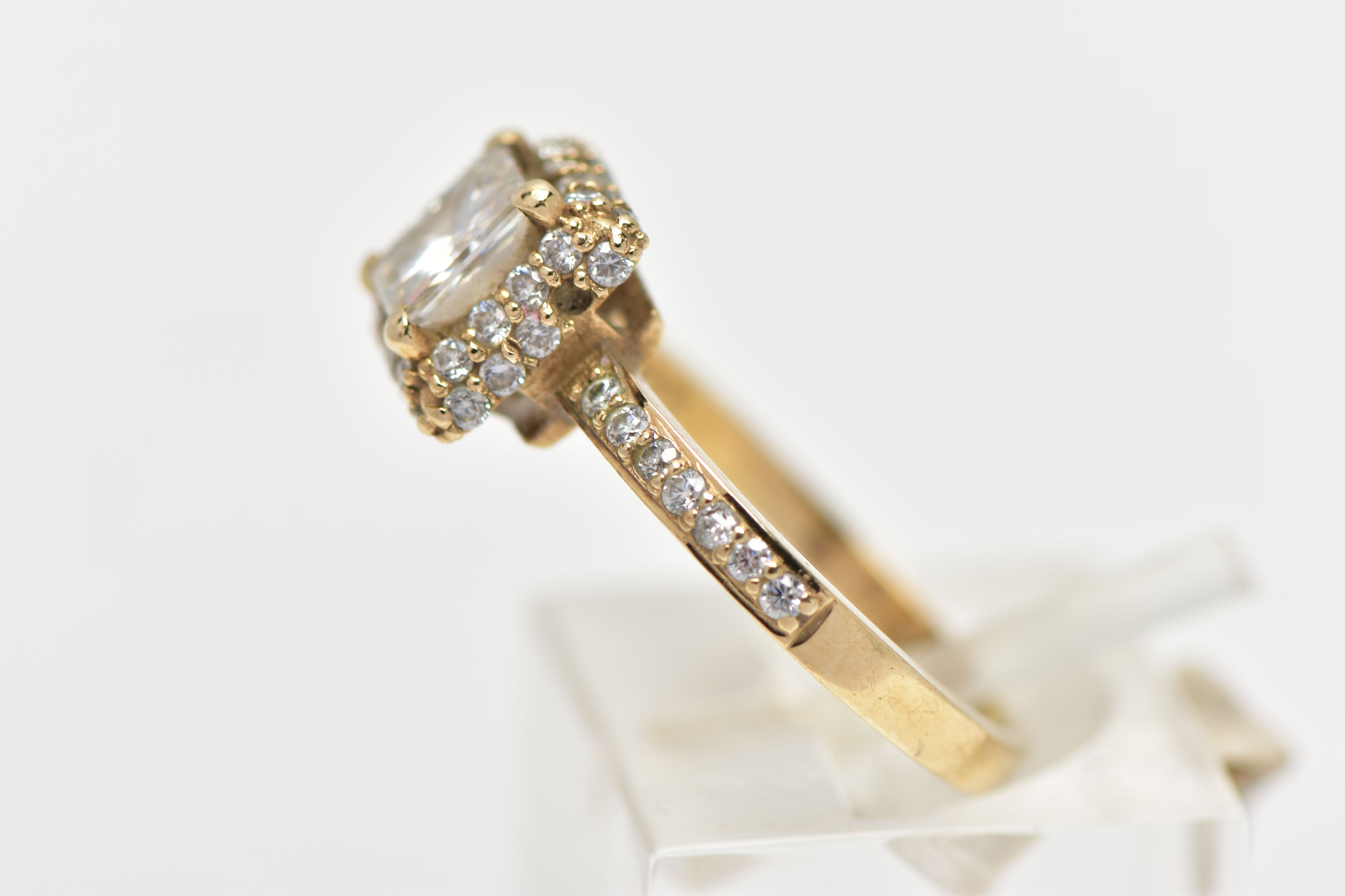 A 9CT GOLD SYNTHETIC MOISSANITE CLUSTER RING, hallmarked 9ct Birmingham, ring size L, approximate - Image 3 of 5