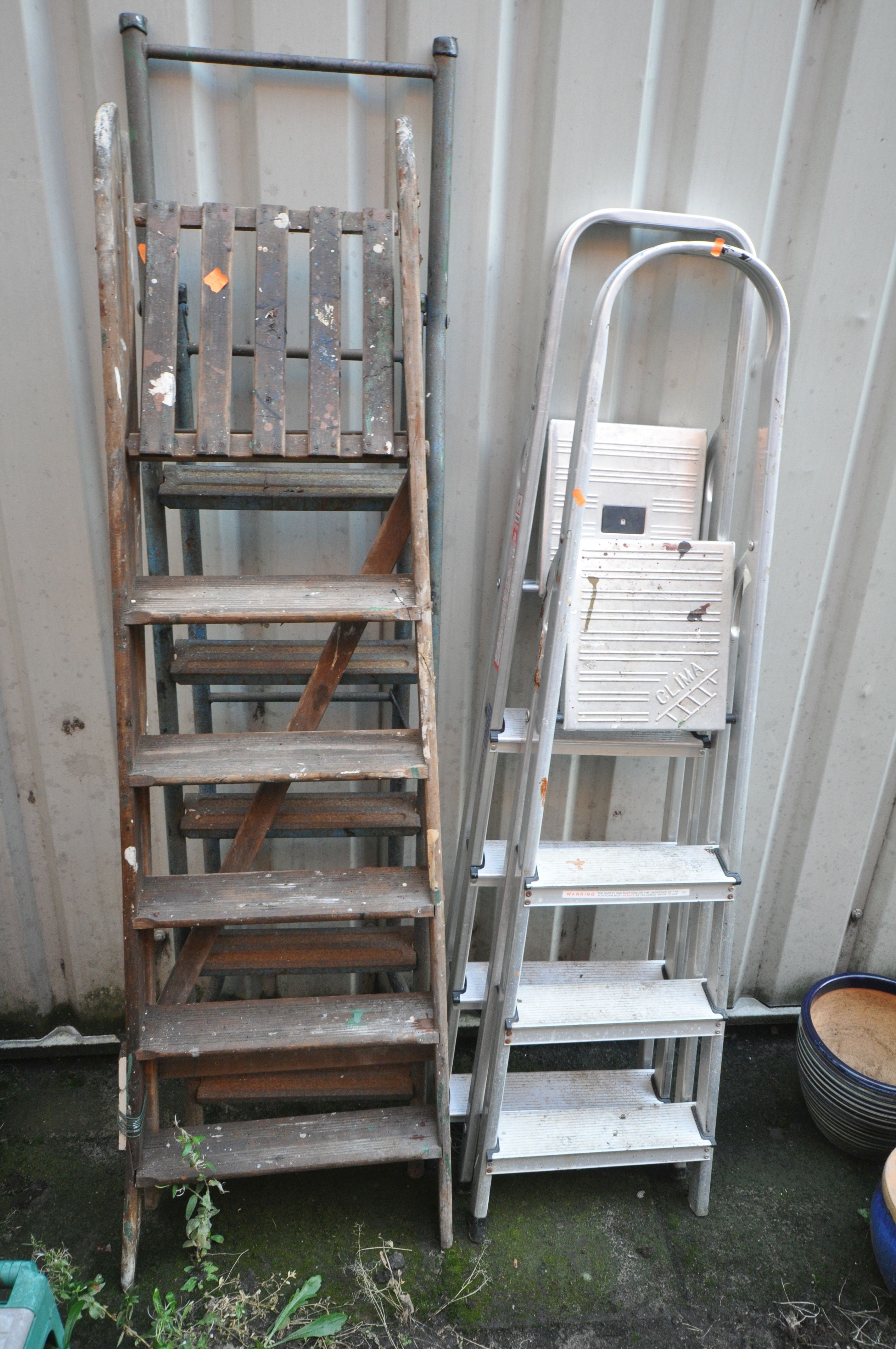 A SELECTION OF GARDEN ITEMS, ETC, to include two aluminium step ladders, a tubular step ladder, a - Image 2 of 5