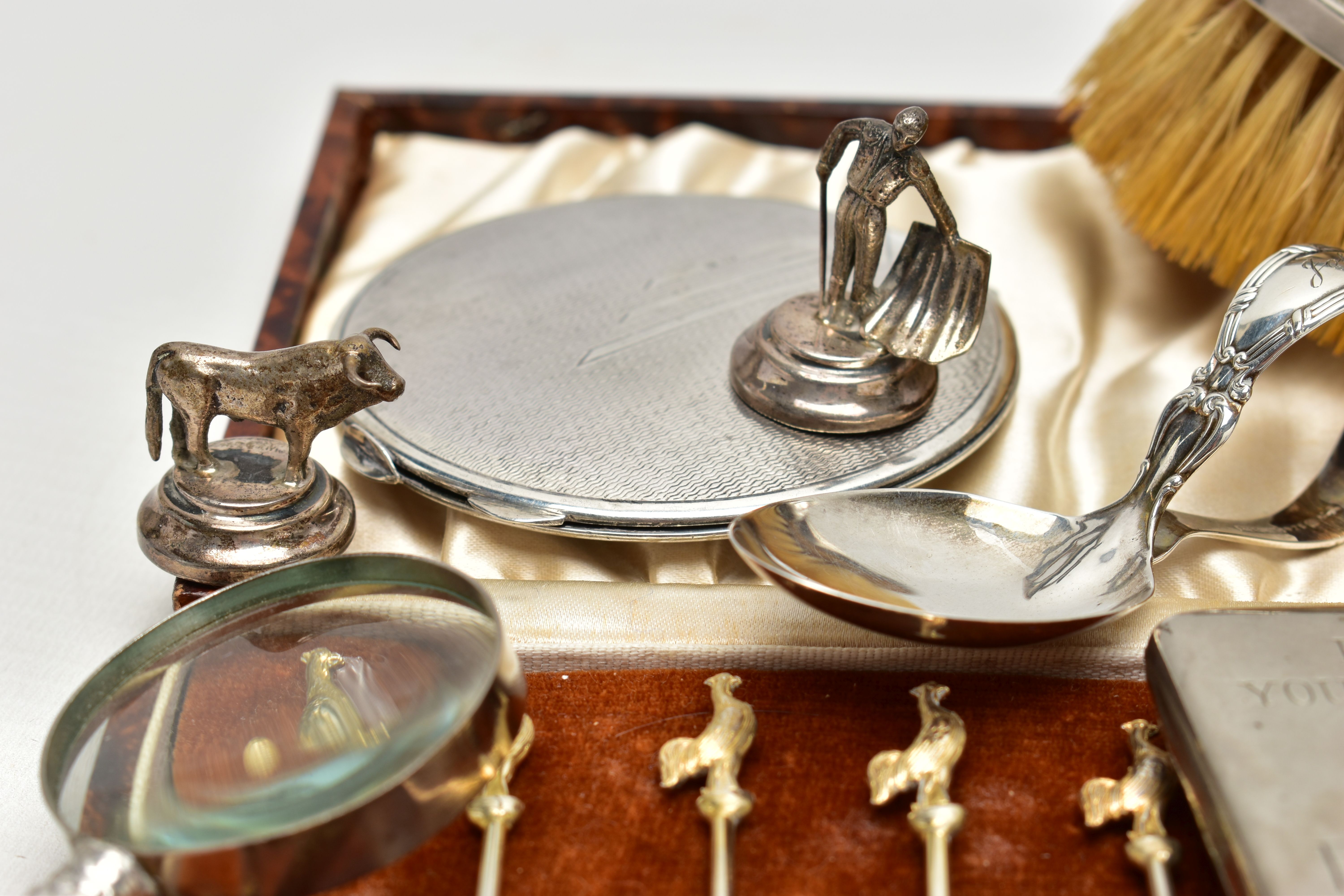 A PARCEL OF ASSORTED SILVER, WHITE METAL, PLATE, ETC, including a George V silver compact, engine - Image 2 of 9