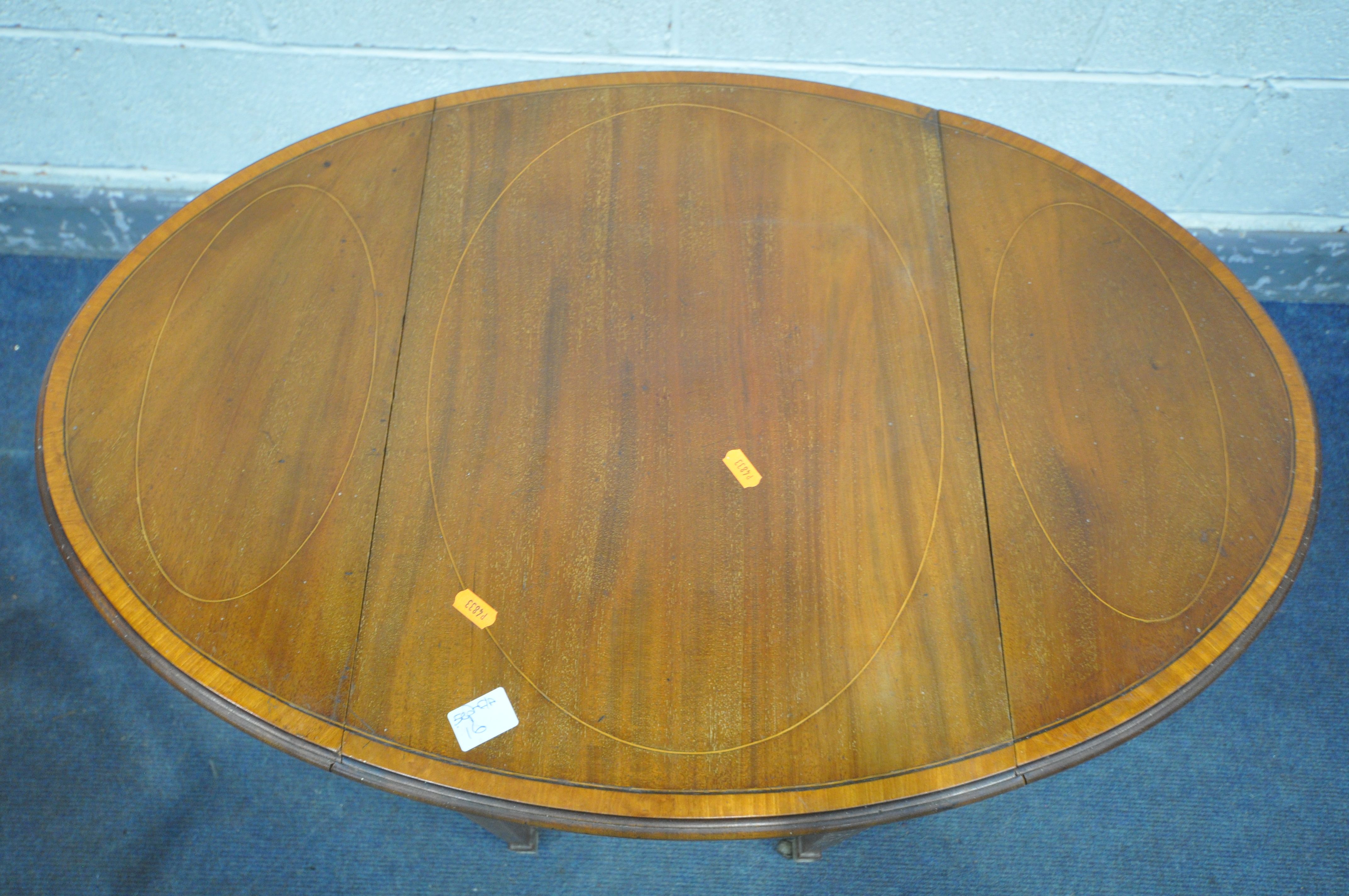 A REGENCY MAHOGANY AND BOXWOOD STRUNG BORDER PEMBROKE TABLE, of small proportions, the oval drop - Image 3 of 4