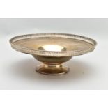 A GEORGE V SILVER CIRCULAR PEDESTAL BOWL WITH PIERCED RIM, egg and dart rim, dished centre, makers