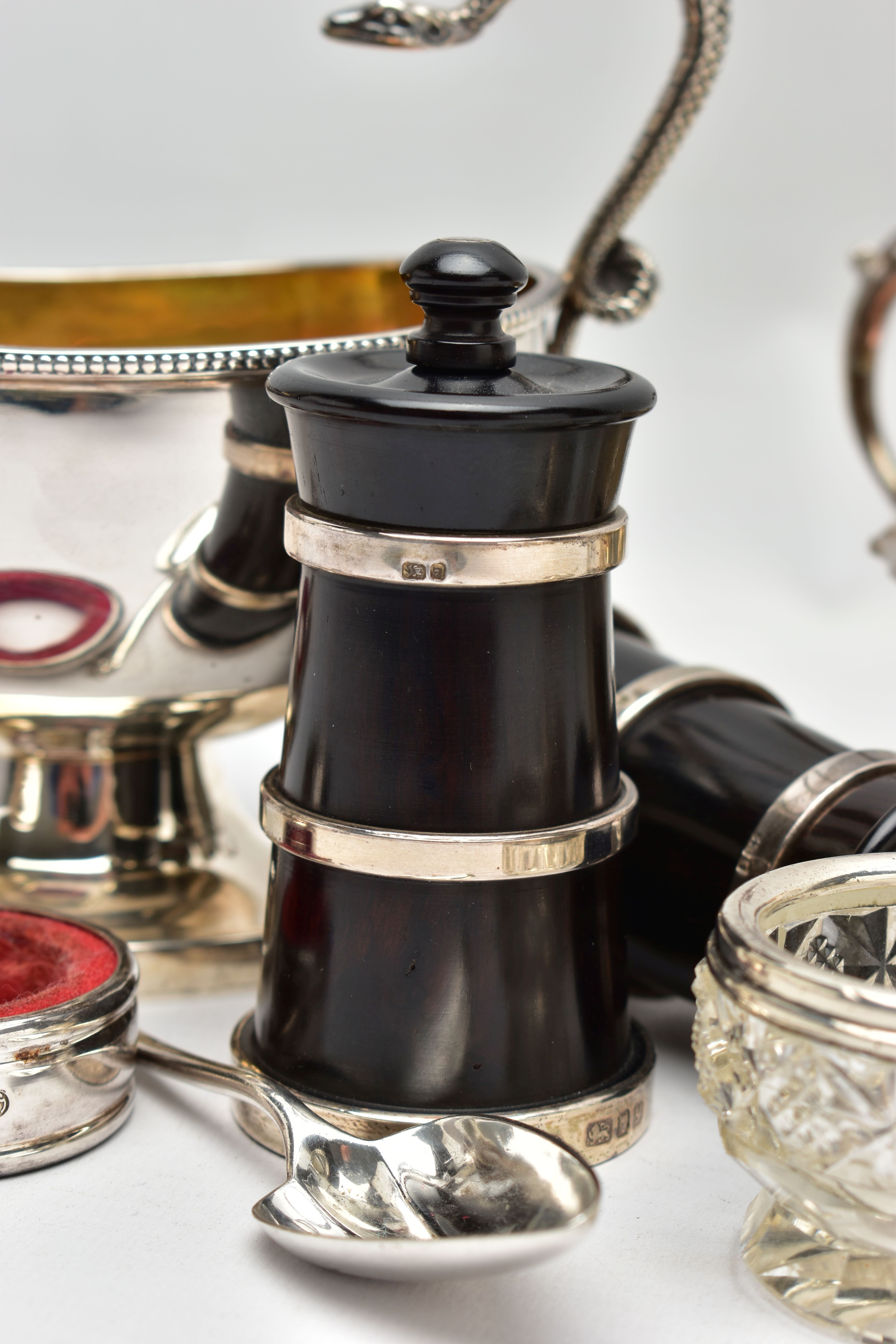 A PAIR OF ELIZABETH II SILVER MOUNTED WOODEN SALT AND PEPPER GRINDERS, AN ELIZABETH II SILVER - Image 4 of 9