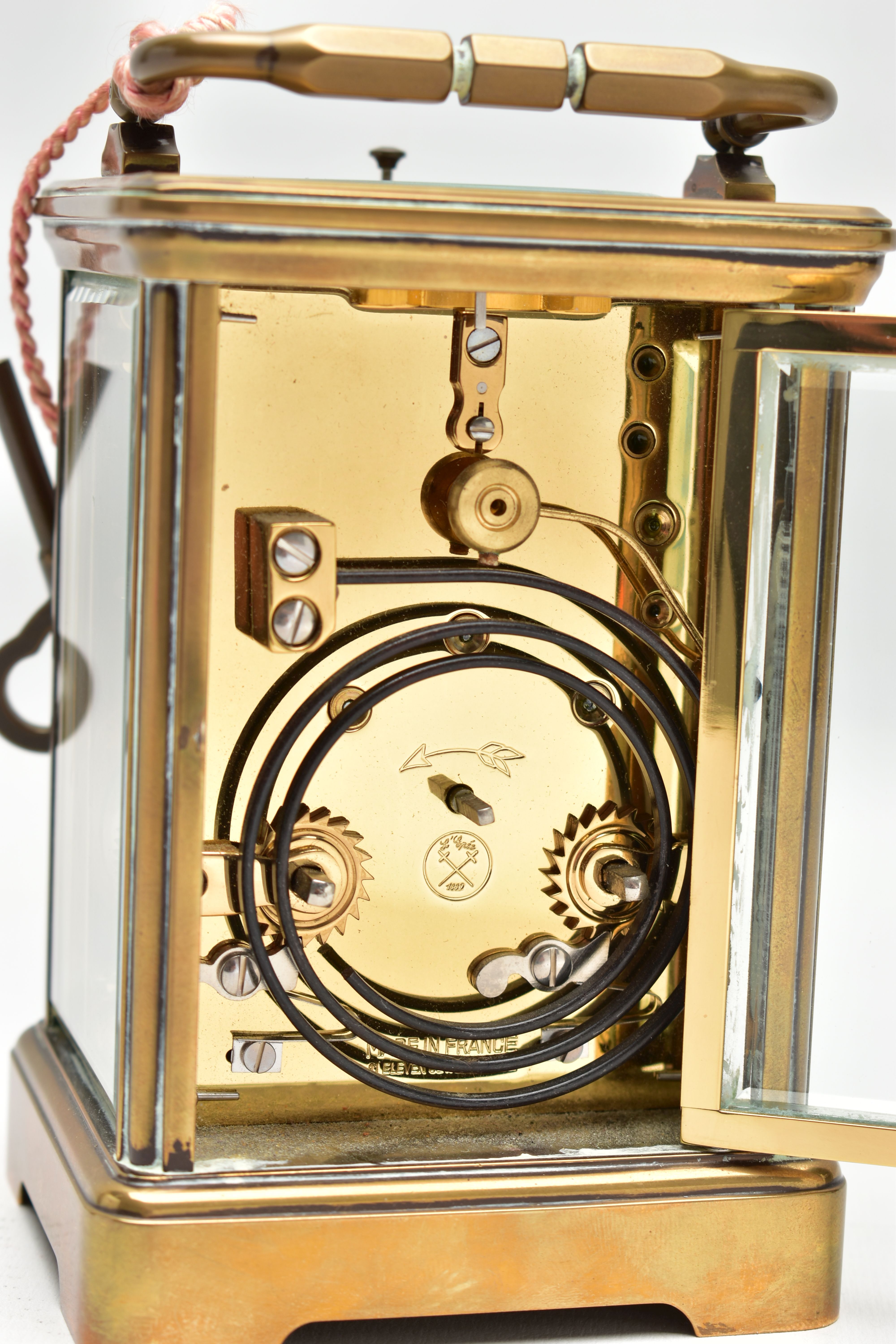 A LATE 20TH CENTURY BRASS CASED L'EPEE SAINTE-SUZANNE REPEATING CARRIAGE CLOCK, enamel dial with - Image 5 of 6