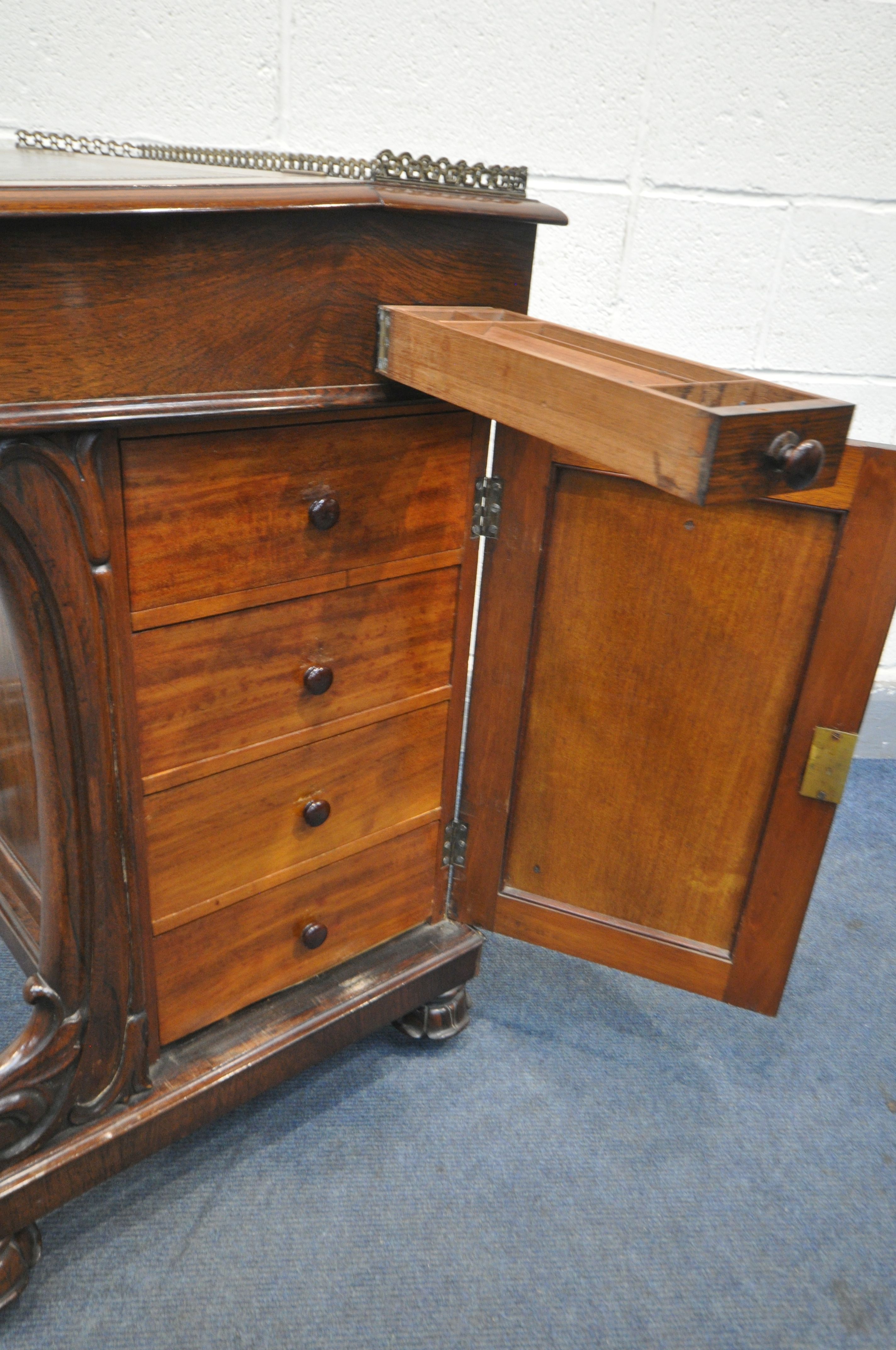 AN EARLY 19TH CENTURY ROSEWOOD DAVENPORT DESK, having a brass open fretwork gallery behind a leather - Image 7 of 9