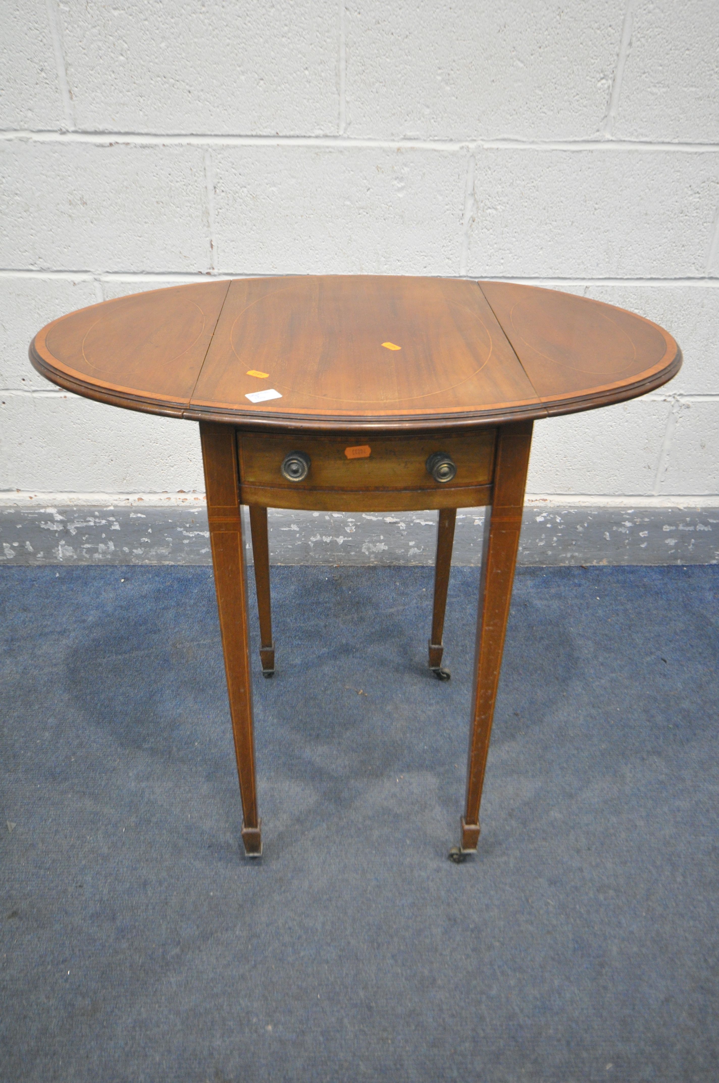 A REGENCY MAHOGANY AND BOXWOOD STRUNG BORDER PEMBROKE TABLE, of small proportions, the oval drop - Image 2 of 4