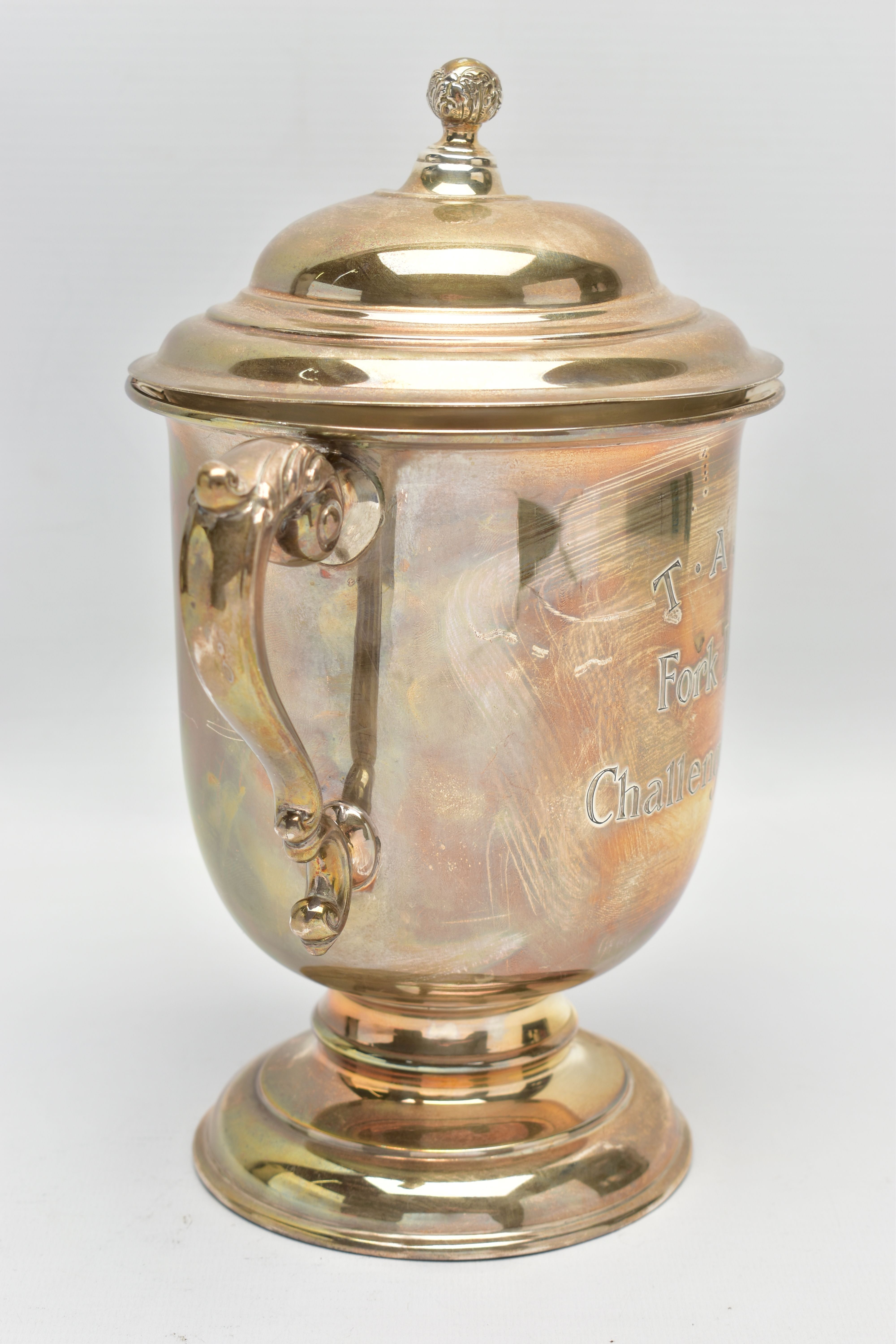 A GEORGE V SILVER TWIN HANDLED TROPHY CUP AND COVER, the pull off domed cover with foliate ball - Image 2 of 9