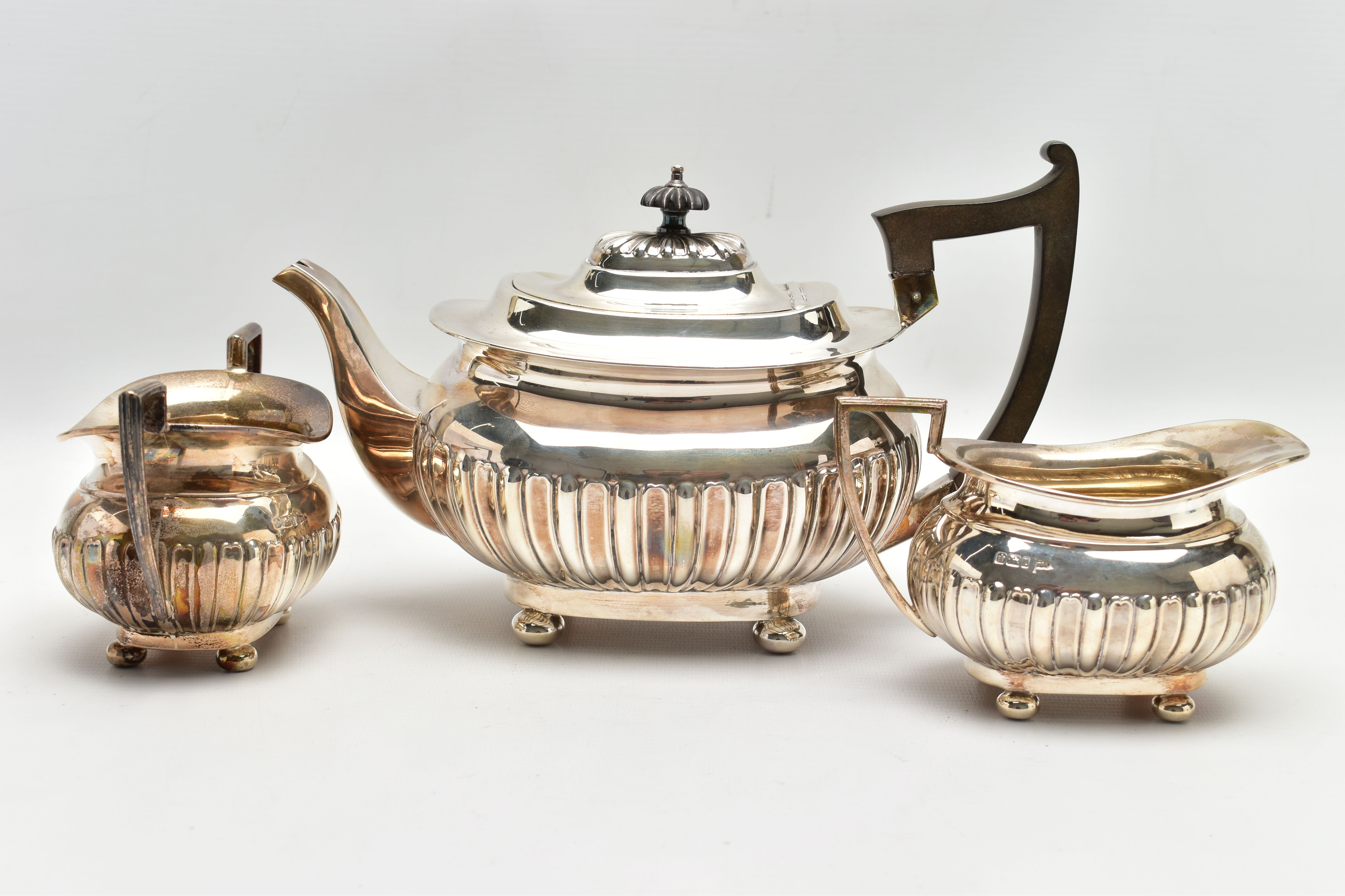 AN EDWARDIAN WALKER & HALL THREE PIECE SILVER TEA SERVICE OF SHAPED RECTANGULAR FORM, the tea pot - Image 4 of 7