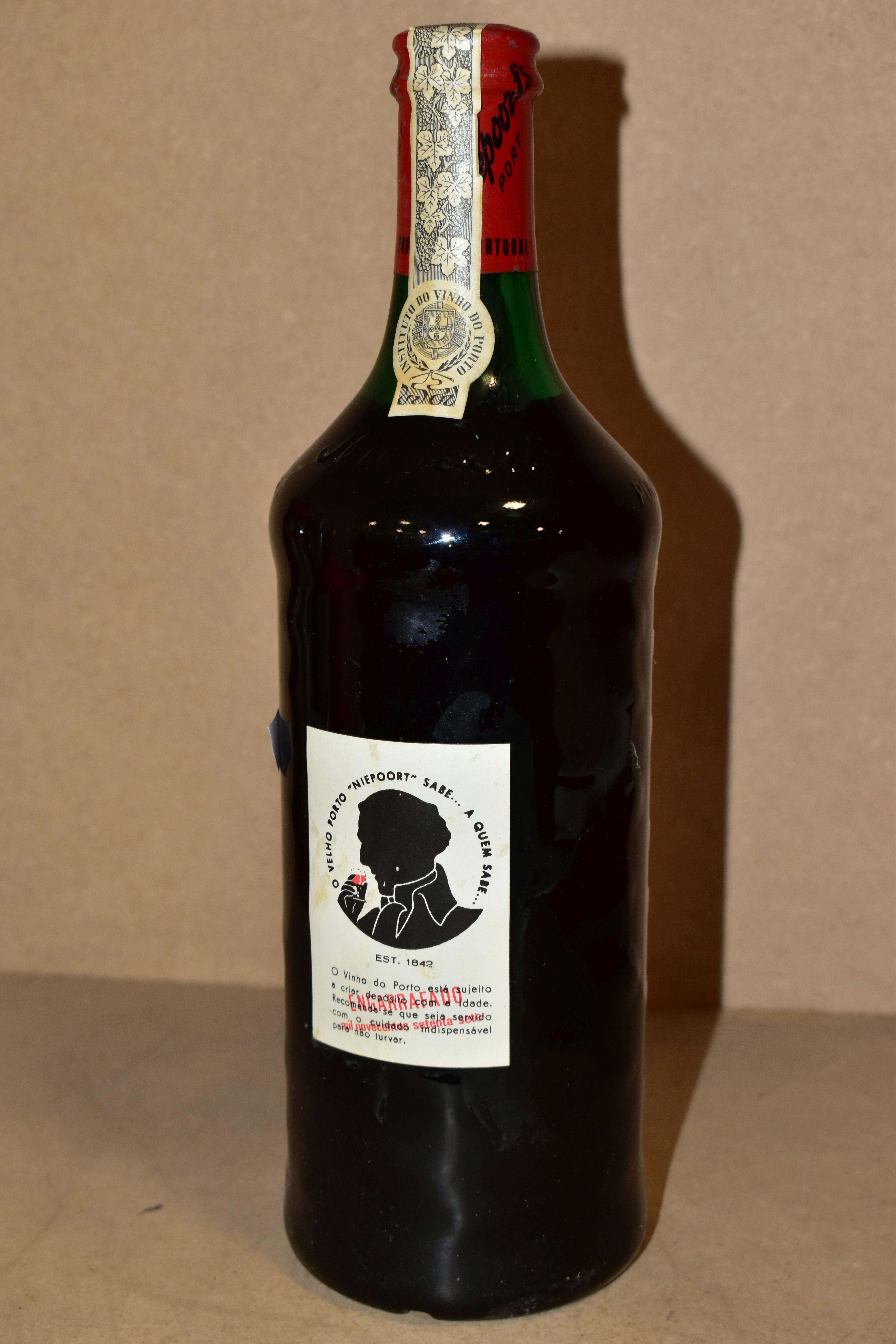 NIEPOORT PORTO CLHEITA 1957, fill level upper shoulder, seal intact (avg. retail £399) (1) - Bild 2 aus 3