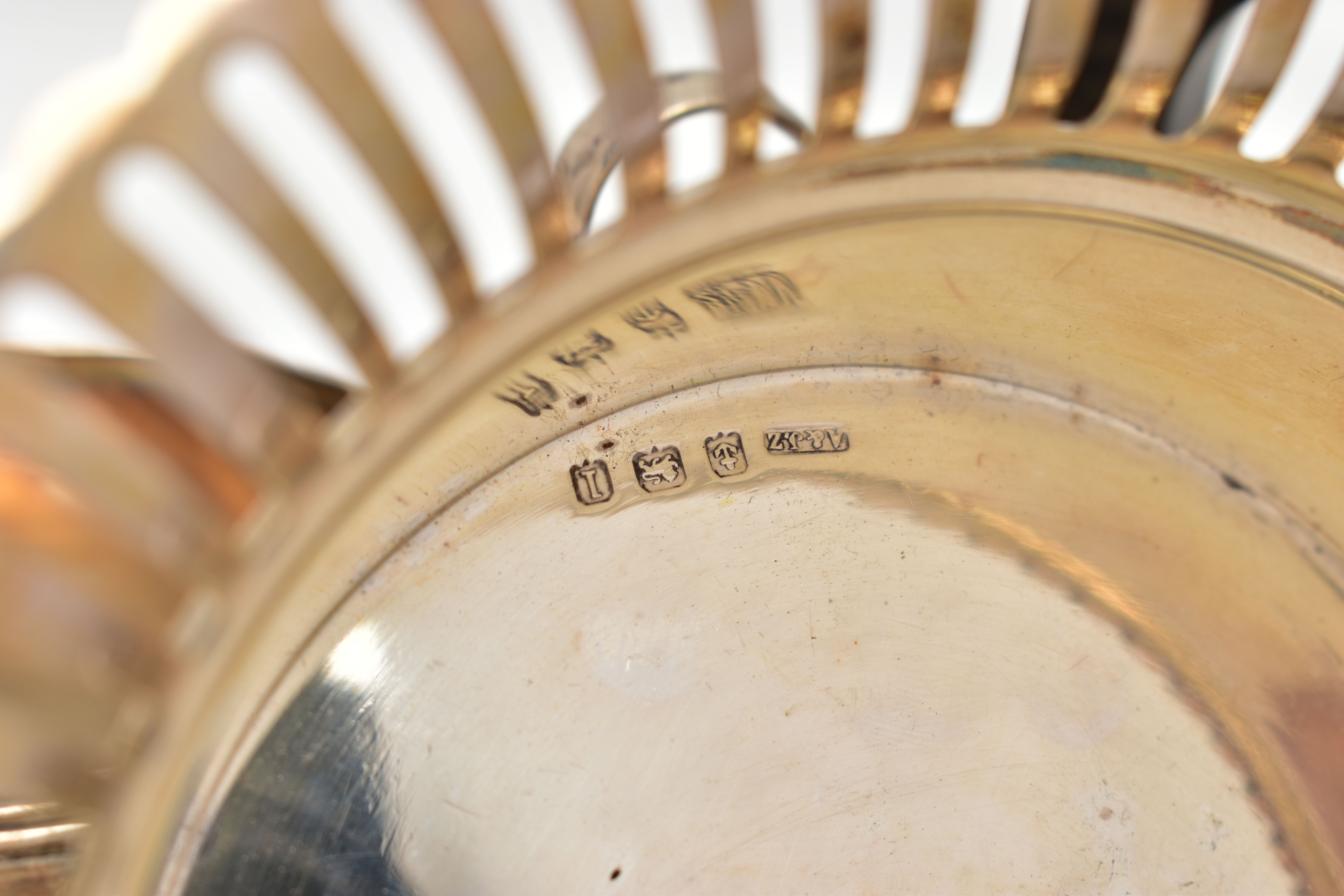 AN EDWARDIAN SILVER BACHELOR'S TEA POT OF SHAPED OVAL FORM, A TWIN HANDLED SILVER SUGAR BOWL AND A - Image 7 of 9