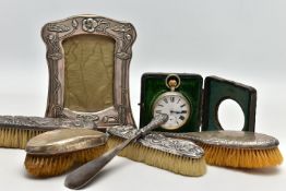 A SMALL PARCEL OF SILVER COMPRISING AN EARLY 20TH CENTURY ART NOUVEAU STYLE PHOTOGRAPH FRAME,
