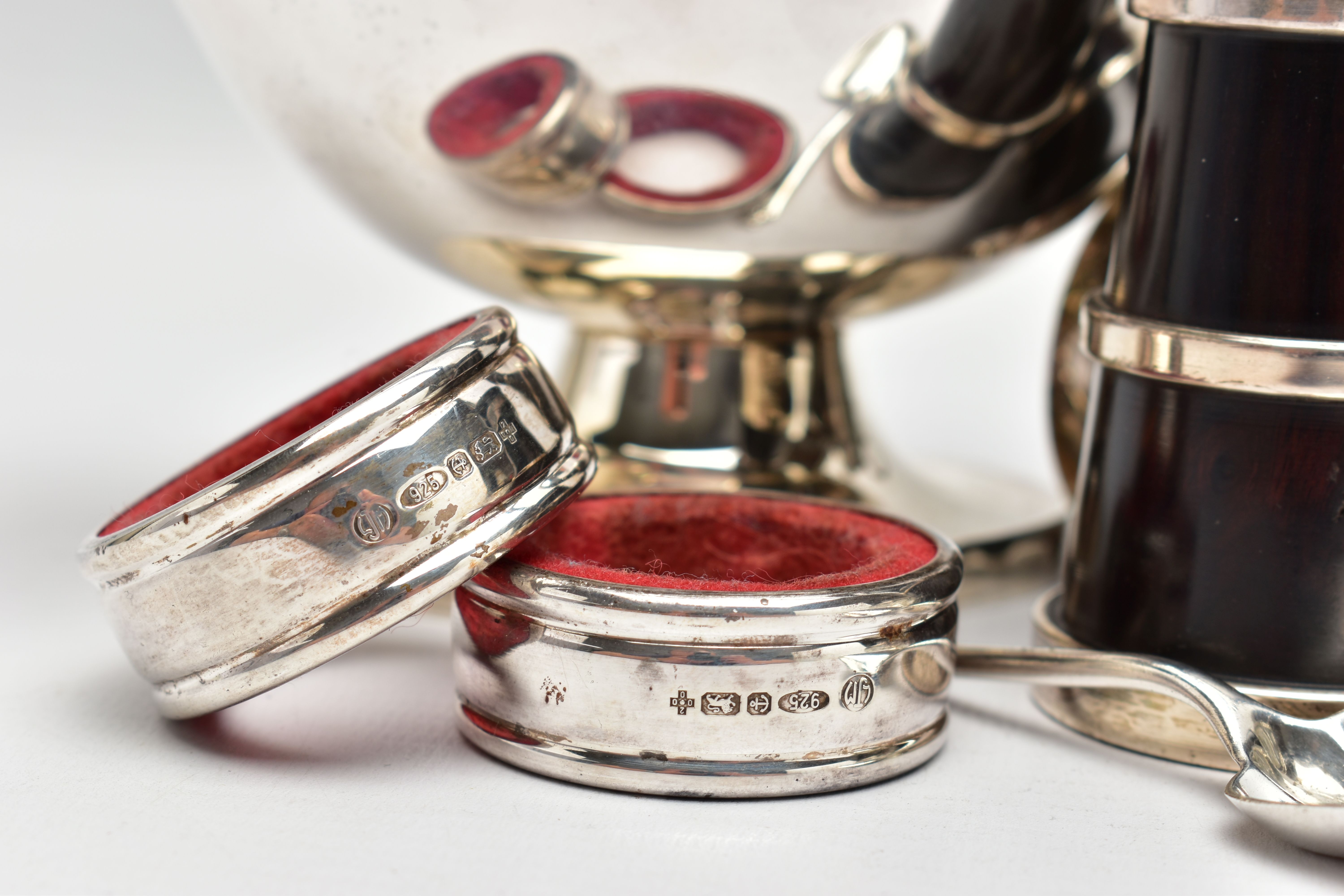 A PAIR OF ELIZABETH II SILVER MOUNTED WOODEN SALT AND PEPPER GRINDERS, AN ELIZABETH II SILVER - Image 3 of 9