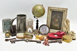 A PARCEL OF 19TH AND 20TH CENTURY COLLECTABLES, METALWARES, TIMEPIECES, ETC, including a late 19th /