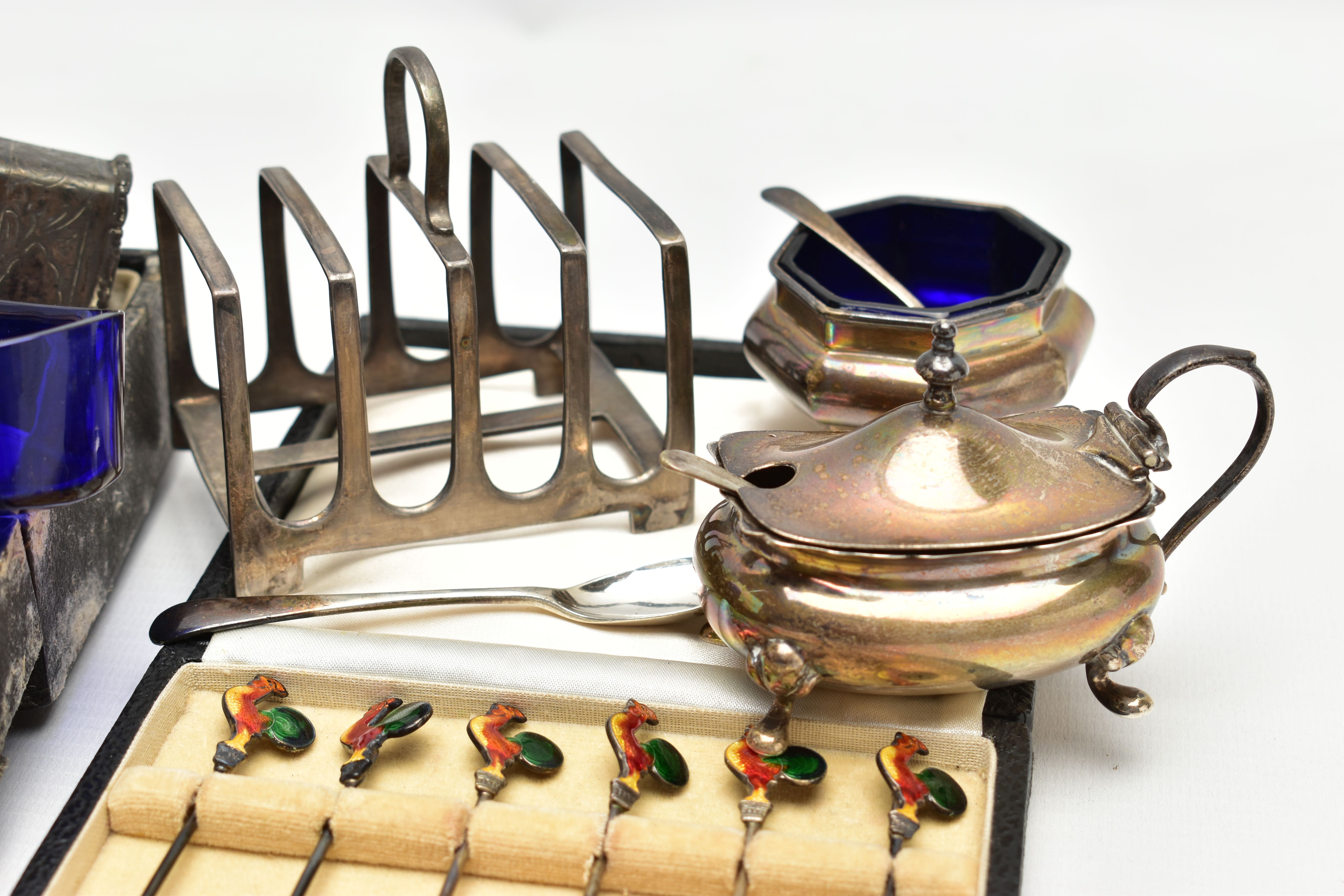 A PARCEL OF SILVER CRUET ITEMS, NAPKIN RINGS, TOAST RACK, ETC, including a cased set of six cocktail - Image 4 of 7