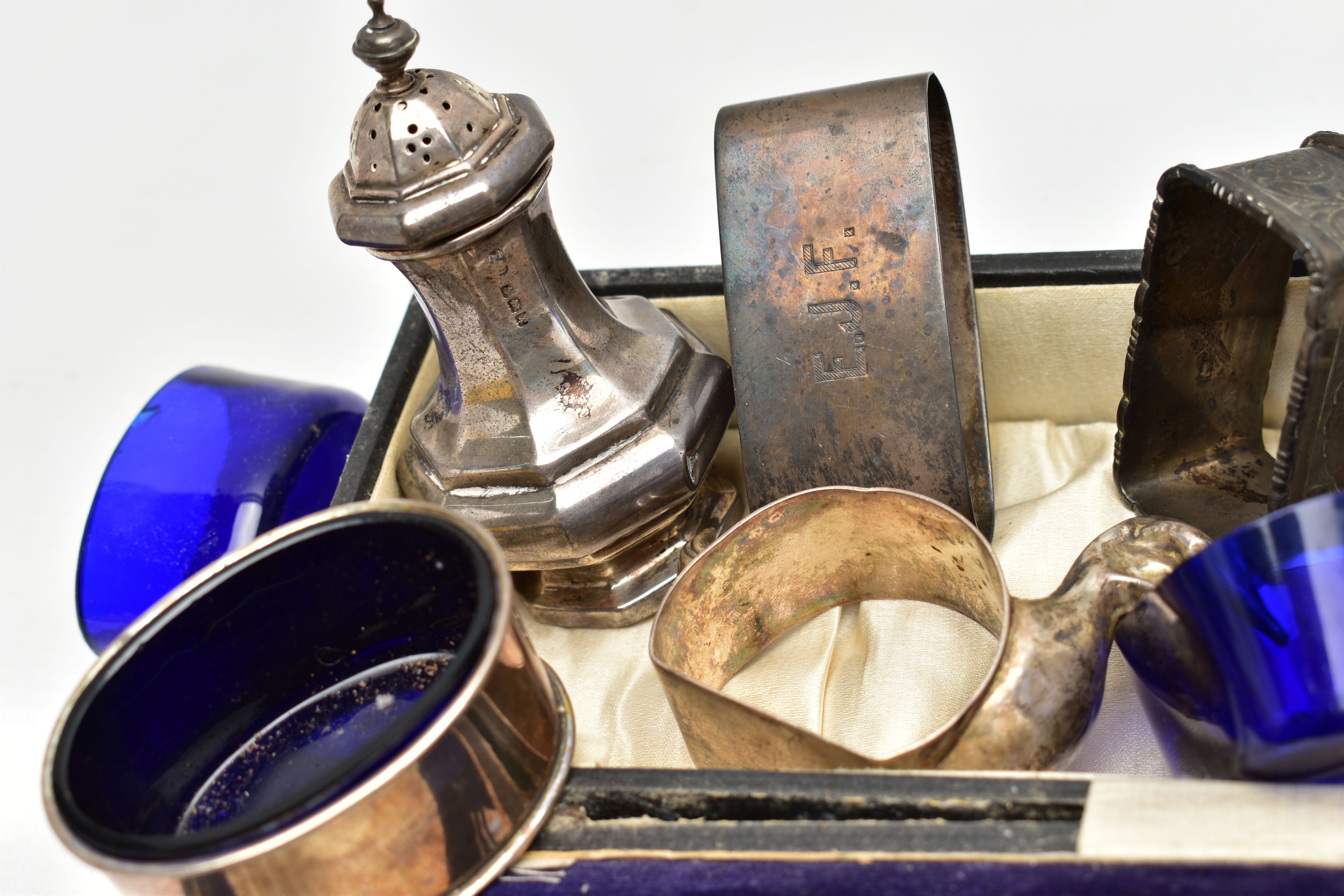 A PARCEL OF SILVER CRUET ITEMS, NAPKIN RINGS, TOAST RACK, ETC, including a cased set of six cocktail - Image 6 of 7