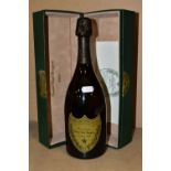 CHAMPAGNE, one bottle of Moet et Chandon a Epernay, cuvee DOM PERIGNON 1985, fill level mid-neck,