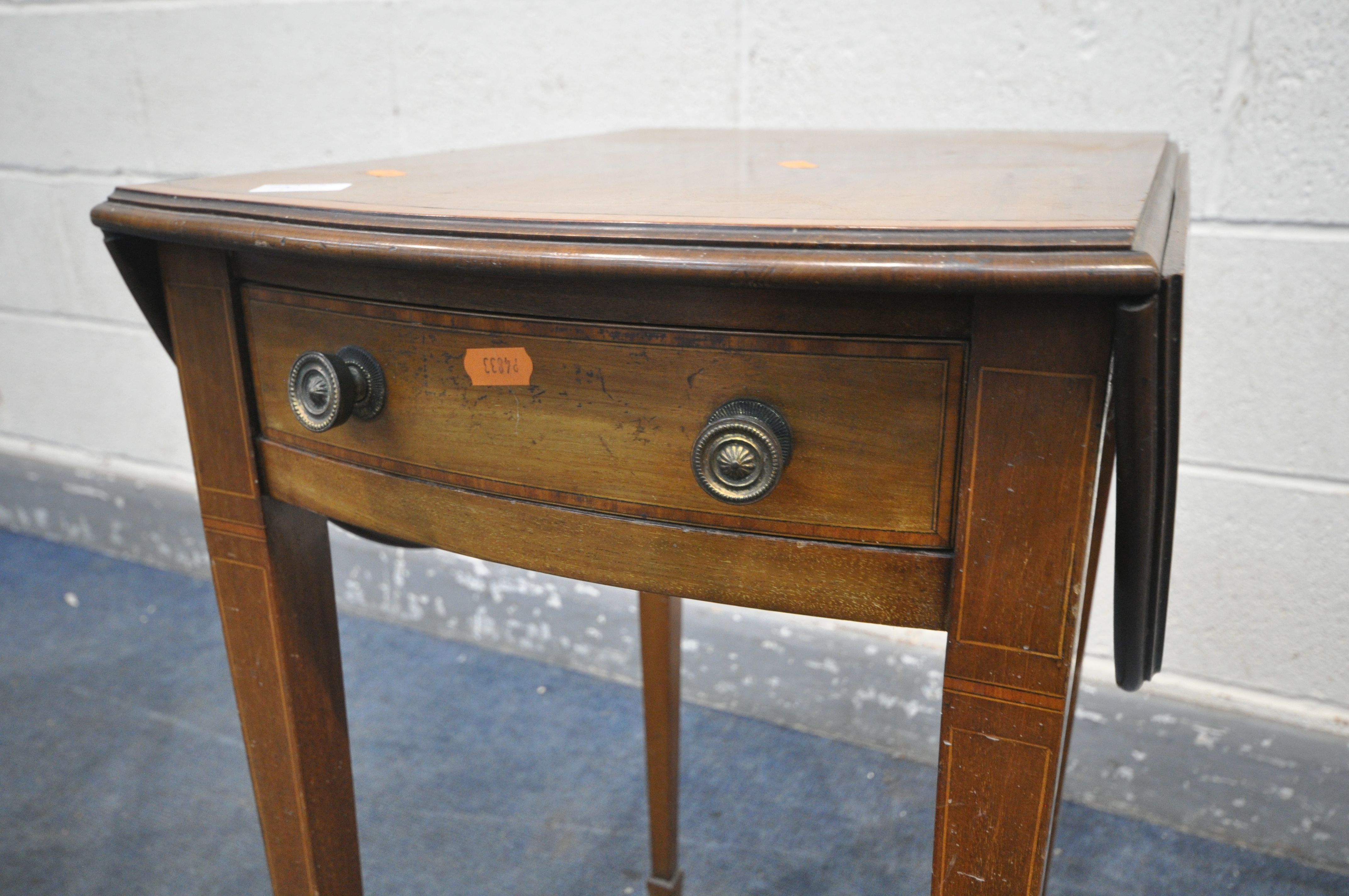 A REGENCY MAHOGANY AND BOXWOOD STRUNG BORDER PEMBROKE TABLE, of small proportions, the oval drop - Image 4 of 4