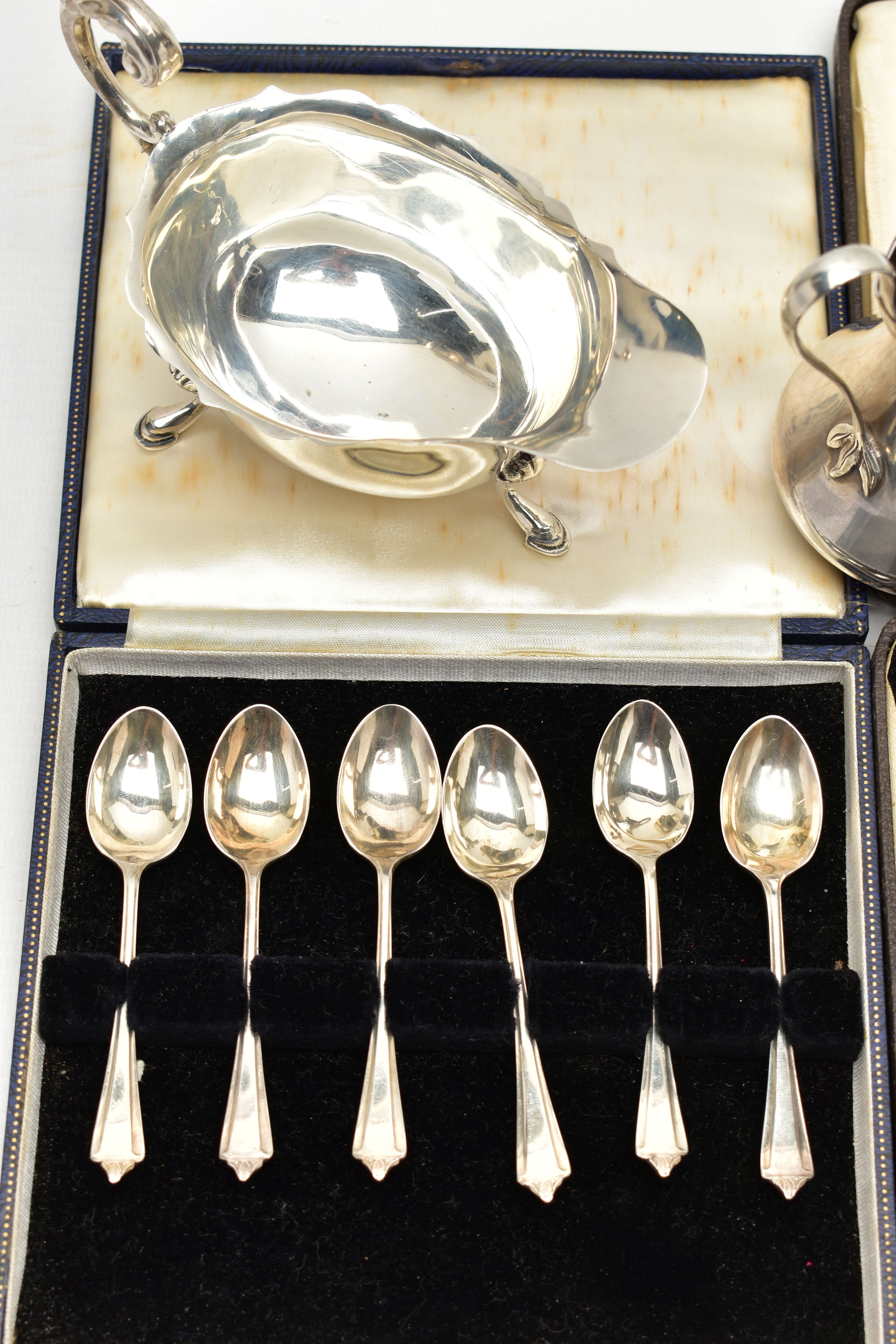 A CASED SET OF ELIZABETH II SILVER TEA SPOONS, A CASED SET OF SIX SILVER HANDLED TEA KNIVES AND - Image 2 of 8