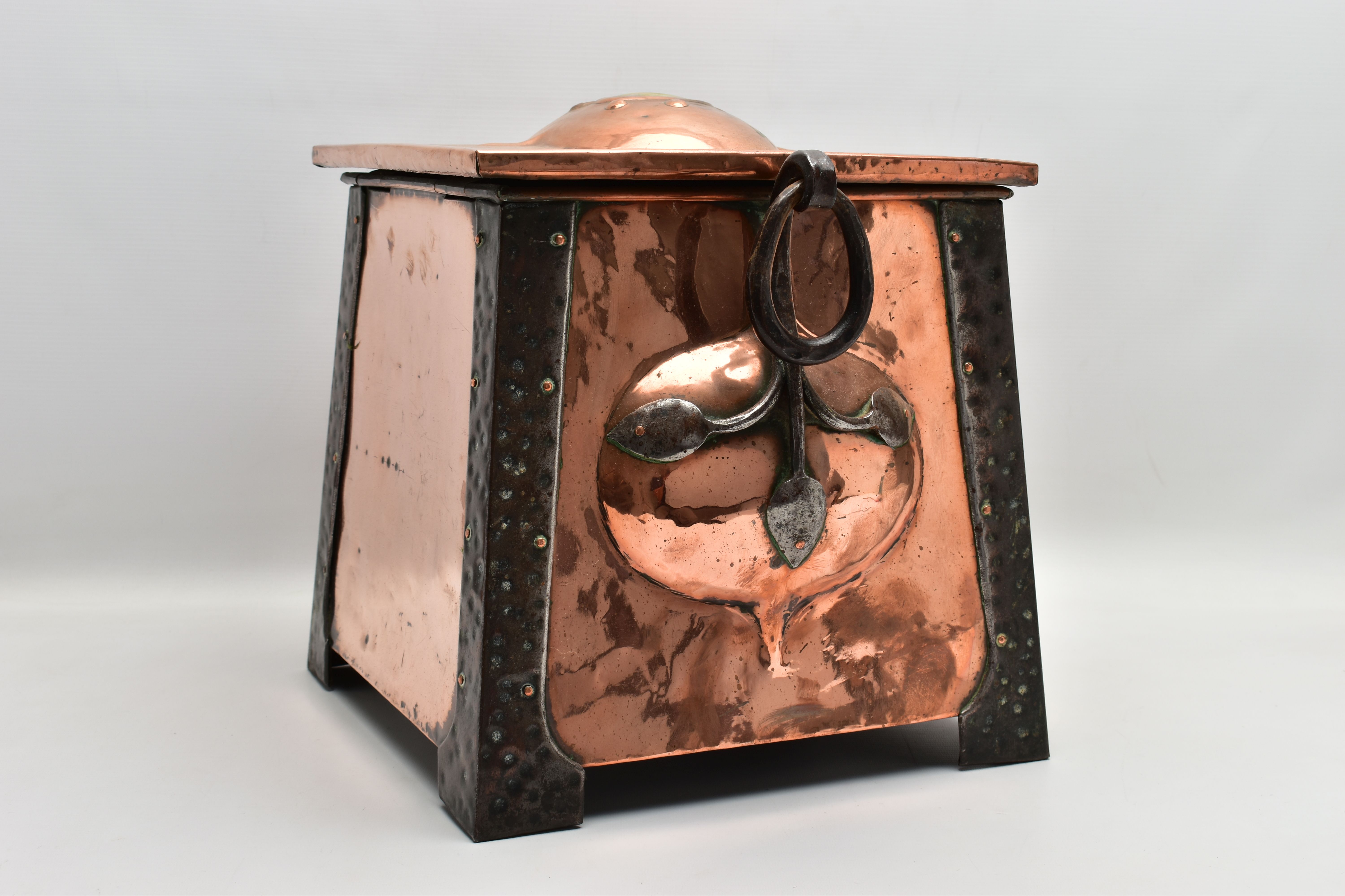AN ARTS AND CRAFTS COPPER PURDONIUM, the square hinged cover with central oval dome set with a - Image 3 of 9