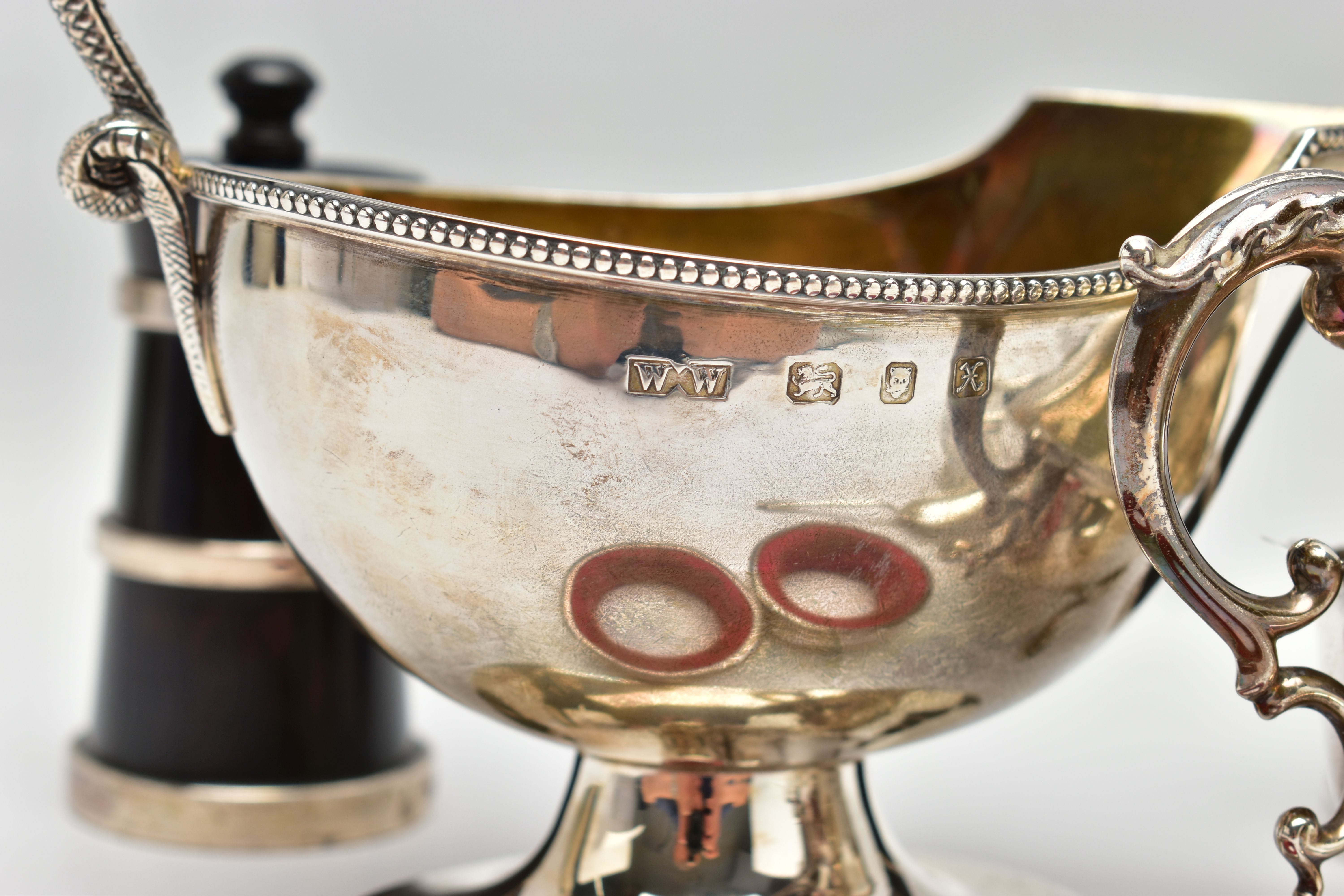 A PAIR OF ELIZABETH II SILVER MOUNTED WOODEN SALT AND PEPPER GRINDERS, AN ELIZABETH II SILVER - Image 8 of 9