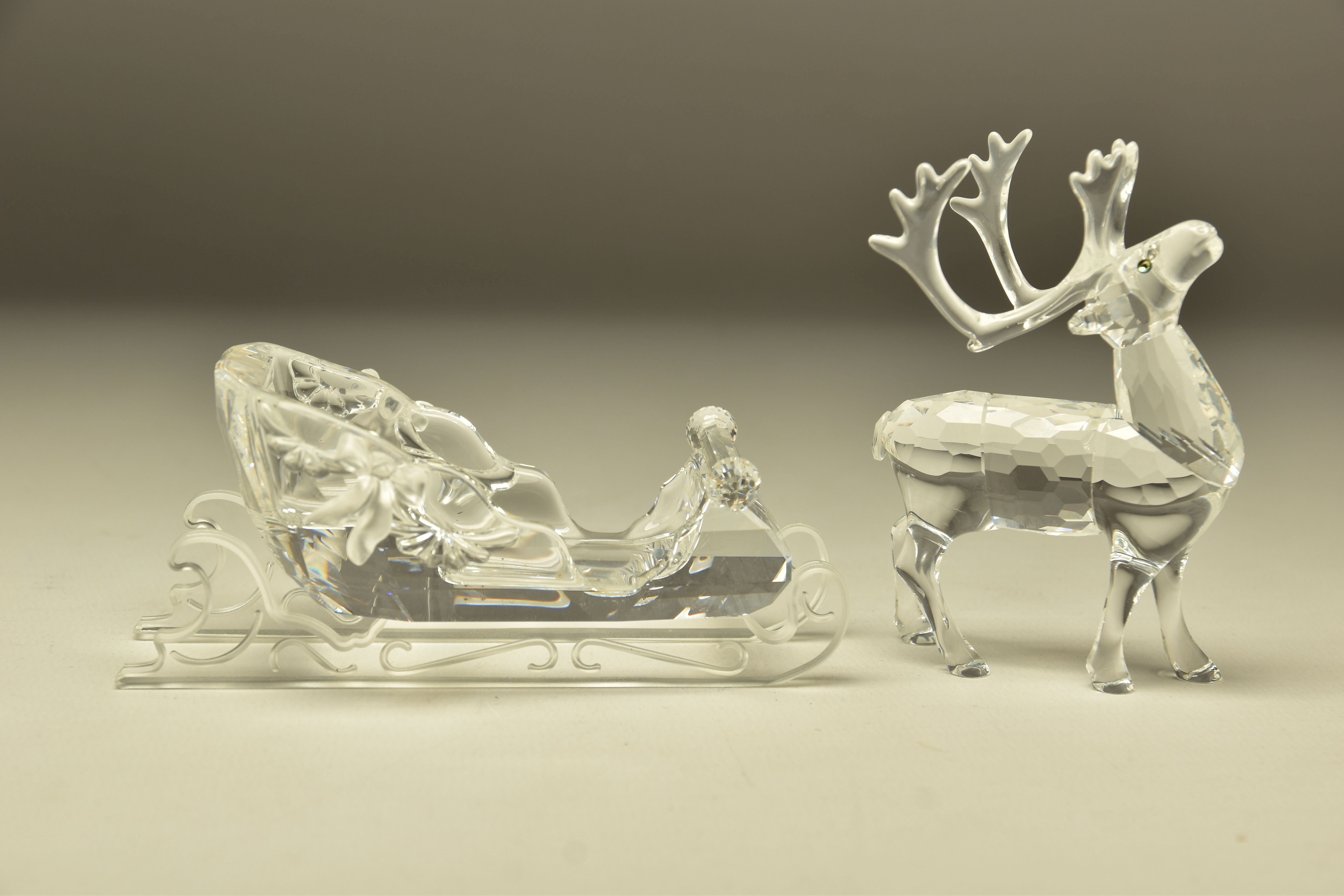 TWO BOXED SWAROVSKI CRYSTAL FROM EXQUISITE ACCENTS SERIES, comprising Sleigh 1996 (205165) with - Image 4 of 5