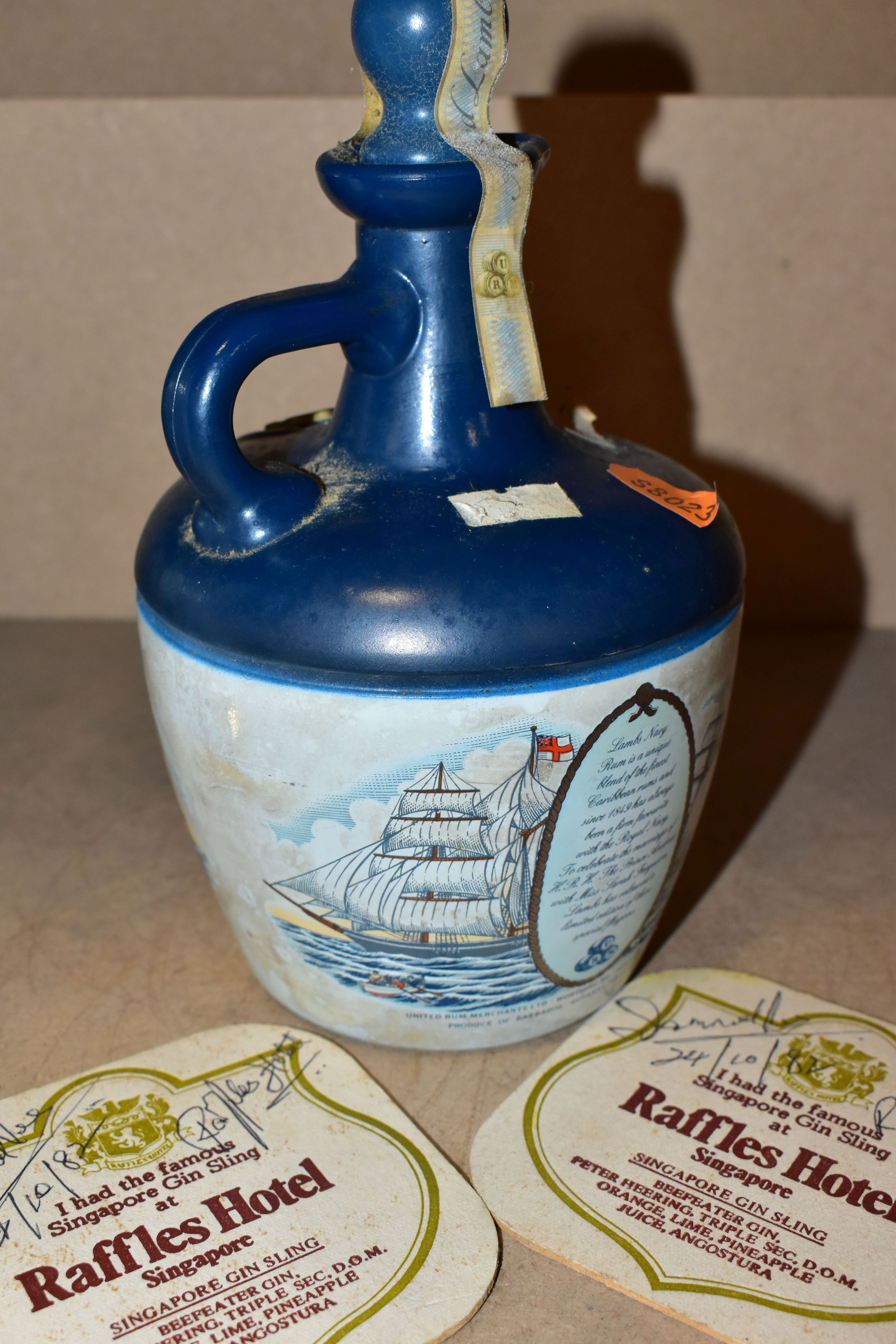 WHISKY & RUM, comprising one commemorative porcelain decanter of Bell's Scotch Whisky to commemorate - Bild 4 aus 4