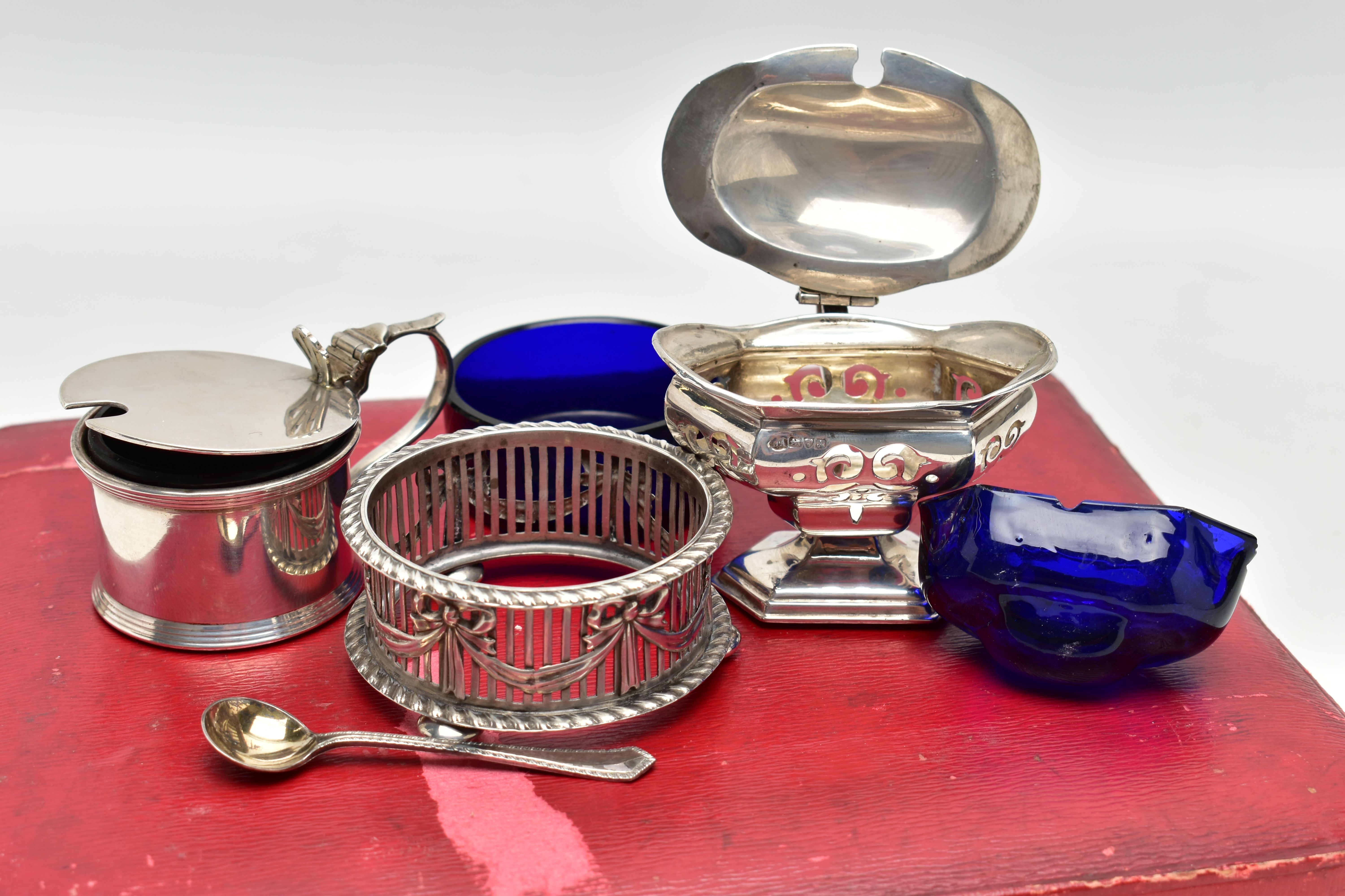 A CASED SILVER EIGHT PIECE CRUET SET, TOGETHER WITH THREE OTHER CONDIMENT ITEMS AND A CONDIMENT - Image 4 of 6