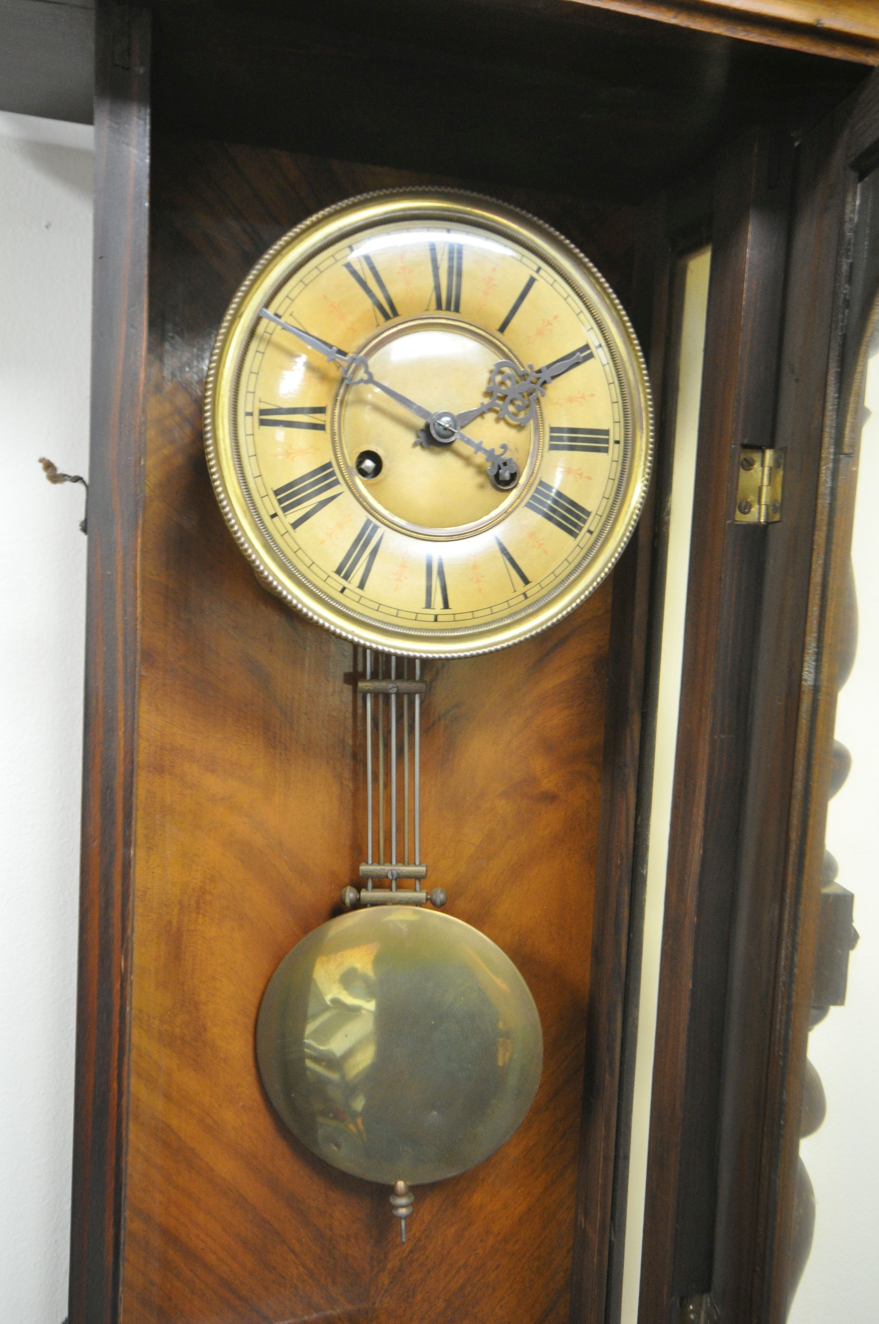 A LATE 19TH CENTURY WALNUT VIENNA WALL CLOCK, with a resin horse pediment, turned pillars to the - Image 4 of 5